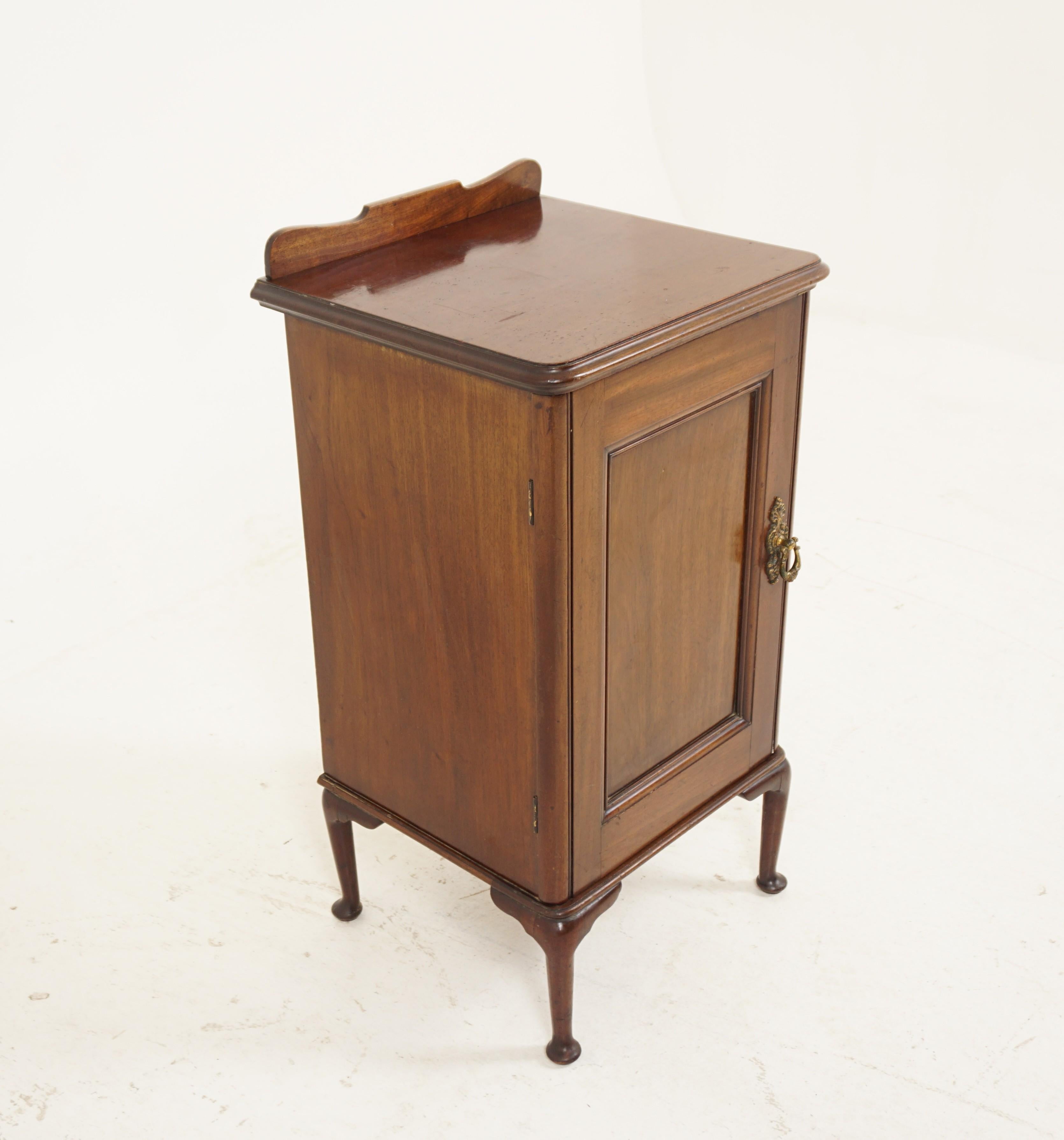 Scottish Antique Victorian Walnut Nightstand, Bedside, Lamp Table, Scotland 1900, H059 For Sale