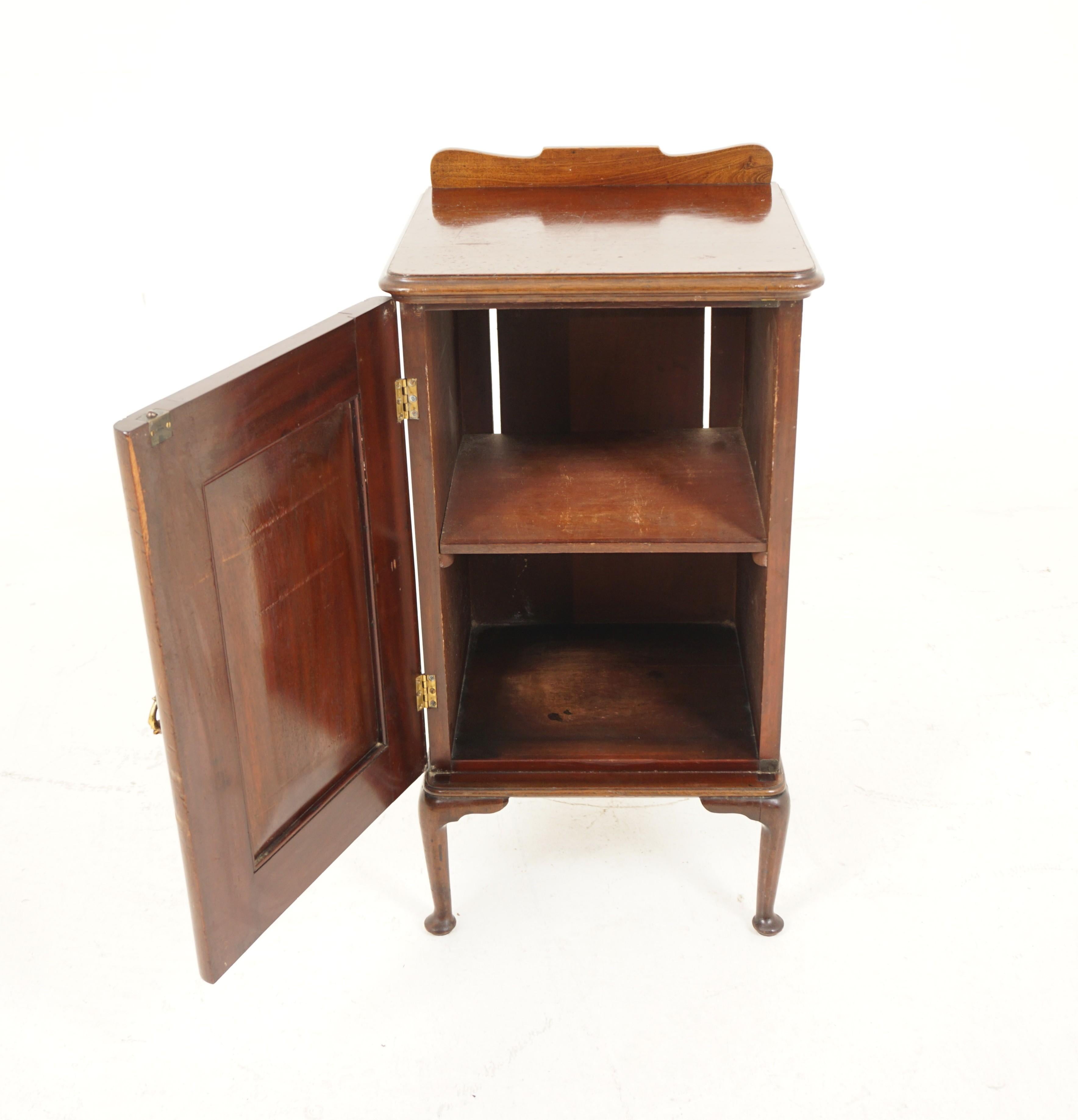 Antique Victorian Walnut Nightstand, Bedside, Lamp Table, Scotland 1900, H059 In Good Condition For Sale In Vancouver, BC