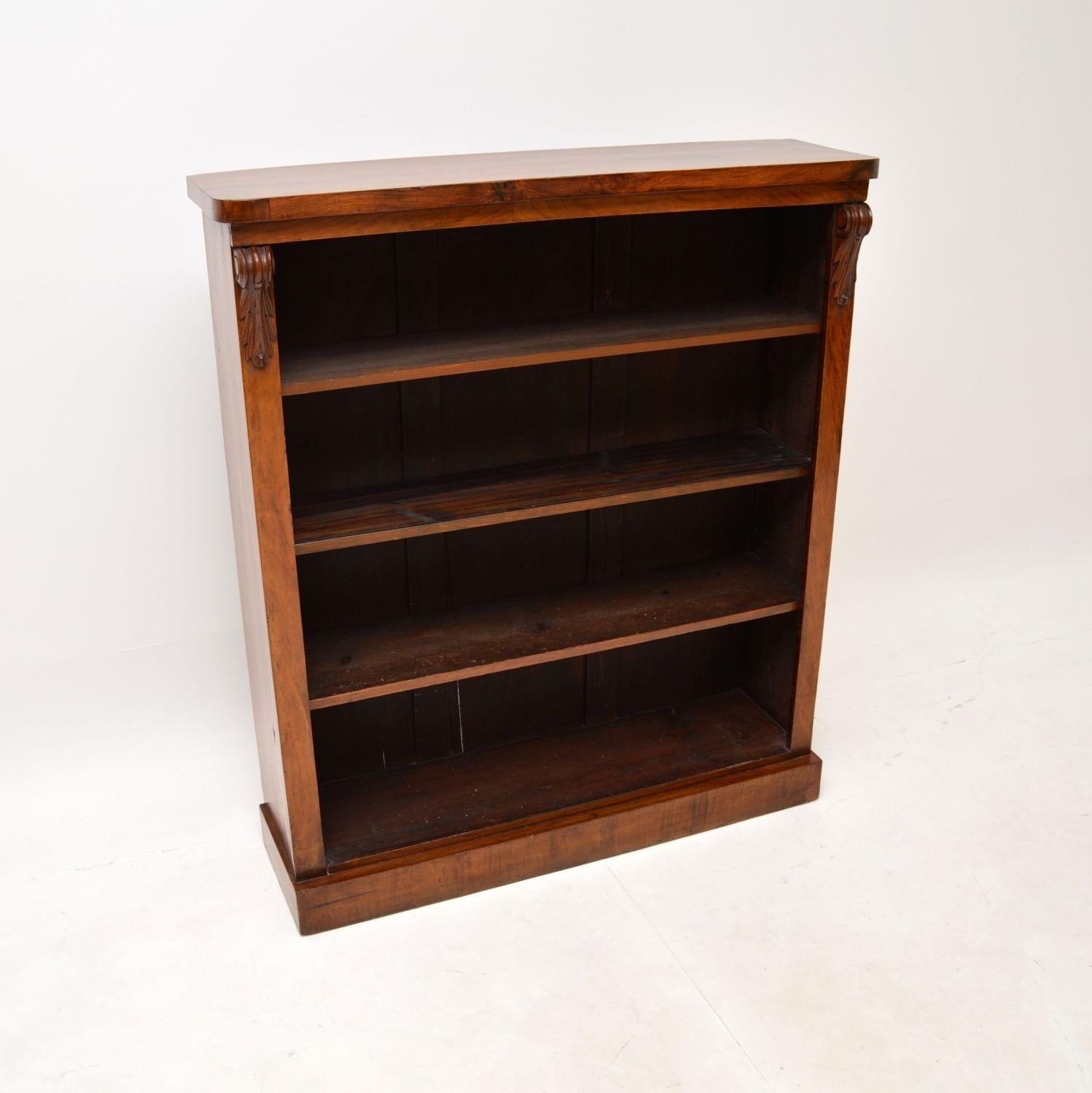 A smart and very well made antique Victorian walnut open bookcase. This was made in England, it dates from around the 1860-1880 period.

The quality is great, this sits on a plinth base, with adjustable shelves and lovely carved corbels beneath the