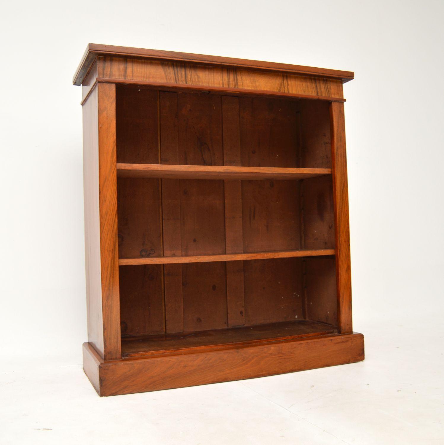 Antique Victorian Walnut Open Bookcase In Good Condition In London, GB