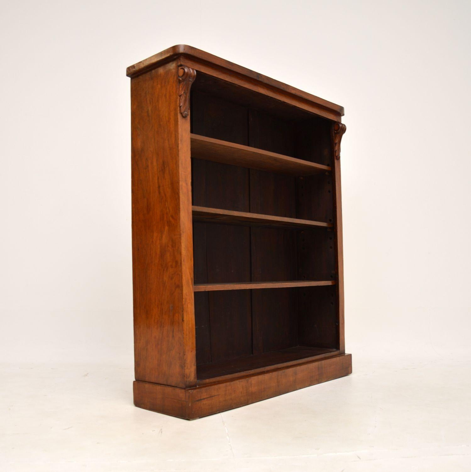 Antique Victorian Walnut Open Bookcase In Good Condition For Sale In London, GB