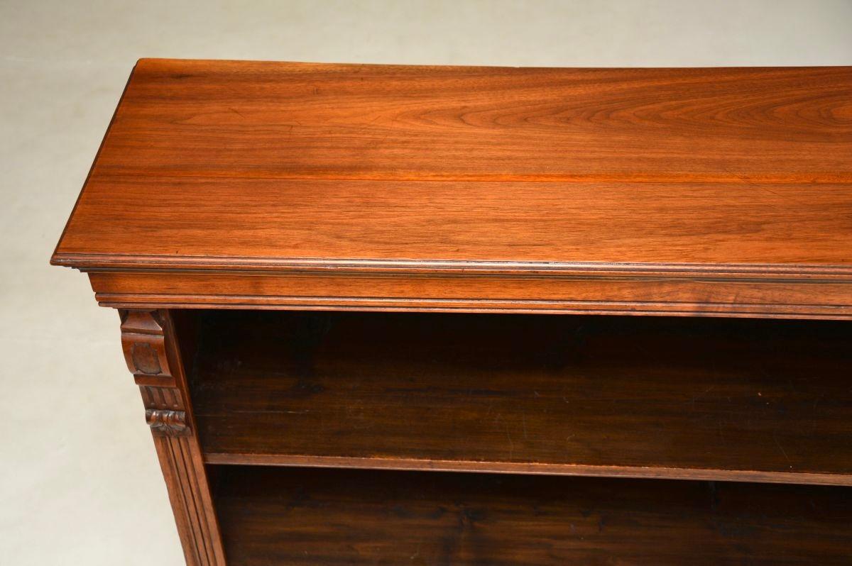 Antique Victorian Walnut Open Bookcase In Good Condition For Sale In London, GB