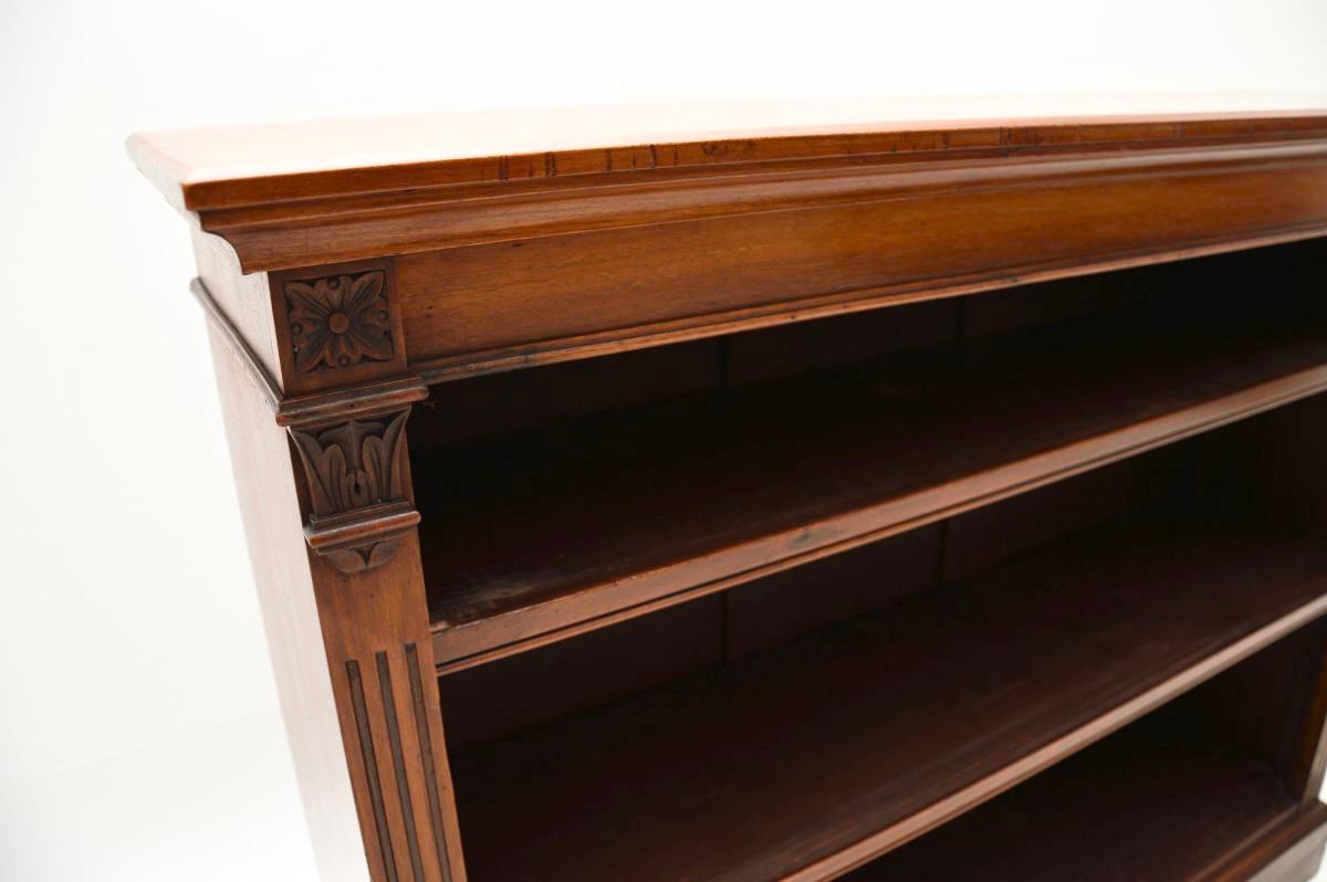 Antiker viktorianischer Nussbaum offener Bücherschrank (Walnuss)