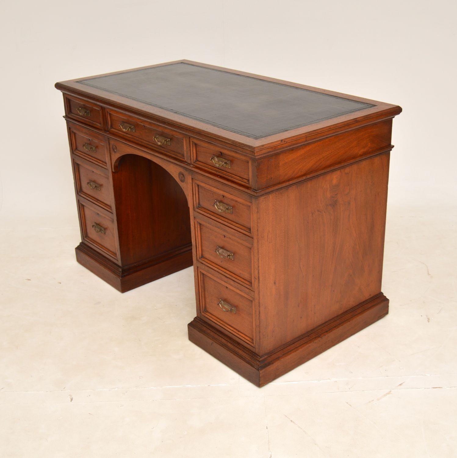 Antique Victorian Walnut Pedestal Desk by Howard & Sons In Good Condition In London, GB