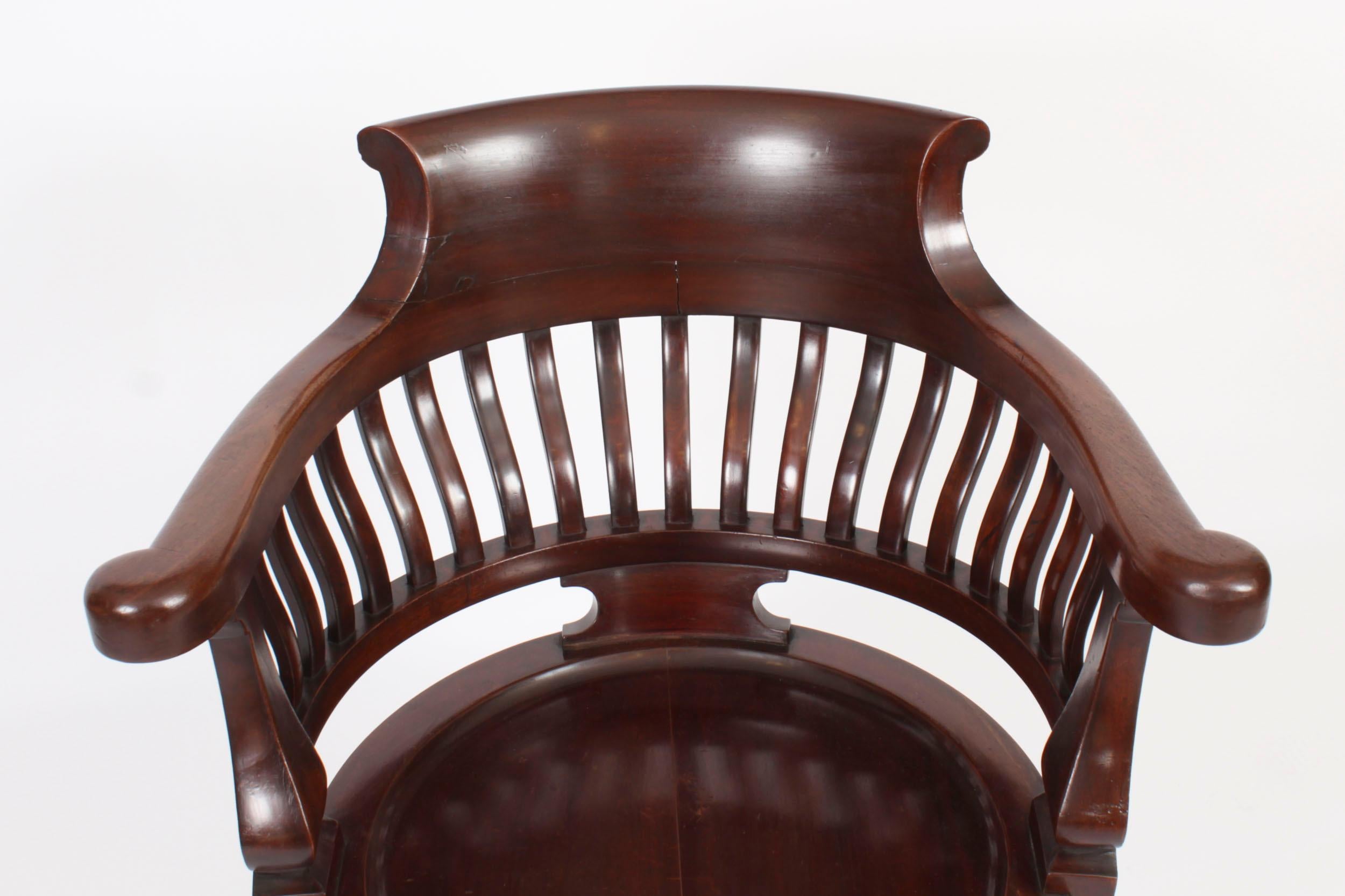 This is a  superb antique late 19th Century walnut revolving desk chair, circa 1880 in date.

It is made of high quality solid solid walnut with a beautiful and decorative slatted carved back with shepherd's crook arms and a saddle seat. It is