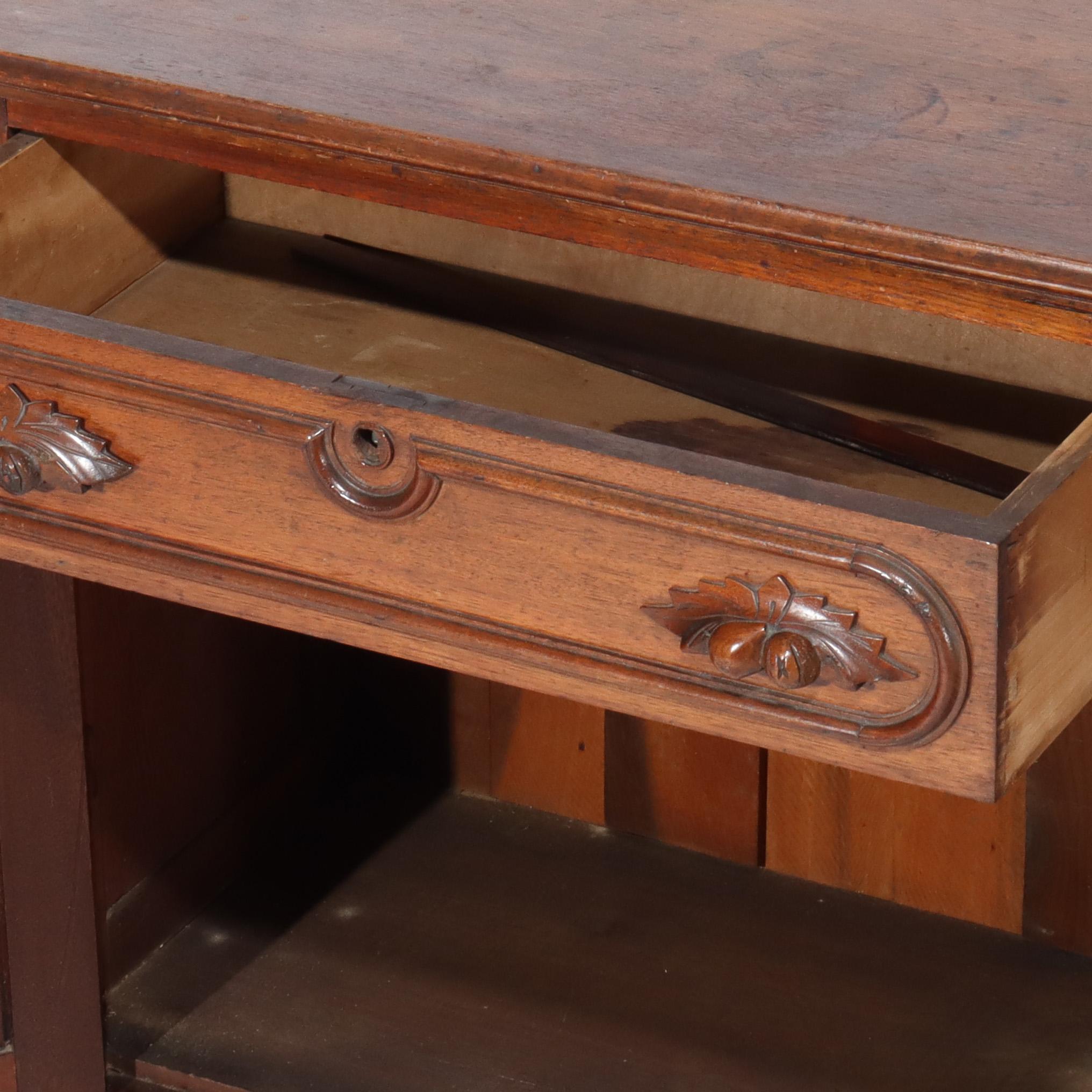 Antiker viktorianischer Nussbaum-Waschtisch mit einer Schublade und Aufkantung C1890 im Zustand „Gut“ im Angebot in Big Flats, NY