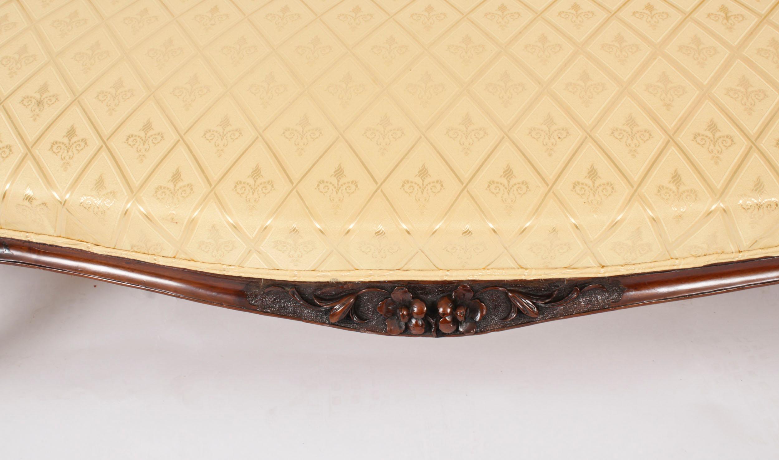 Antique Victorian Walnut Sofa Chaise Longue Settee 19th Century en vente 8