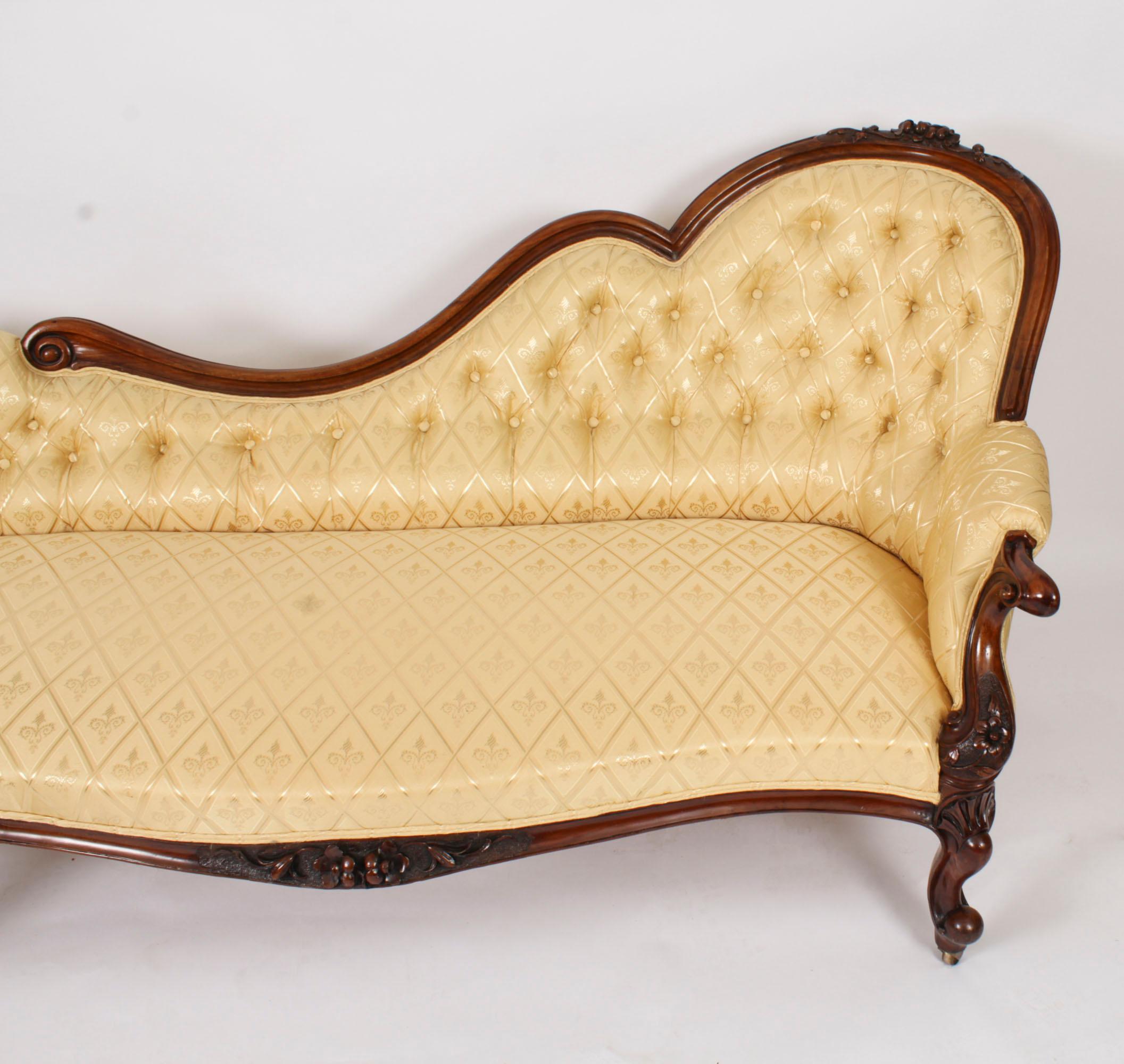 Antique Victorian Walnut Sofa Chaise Longue Settee 19th Century In Good Condition For Sale In London, GB