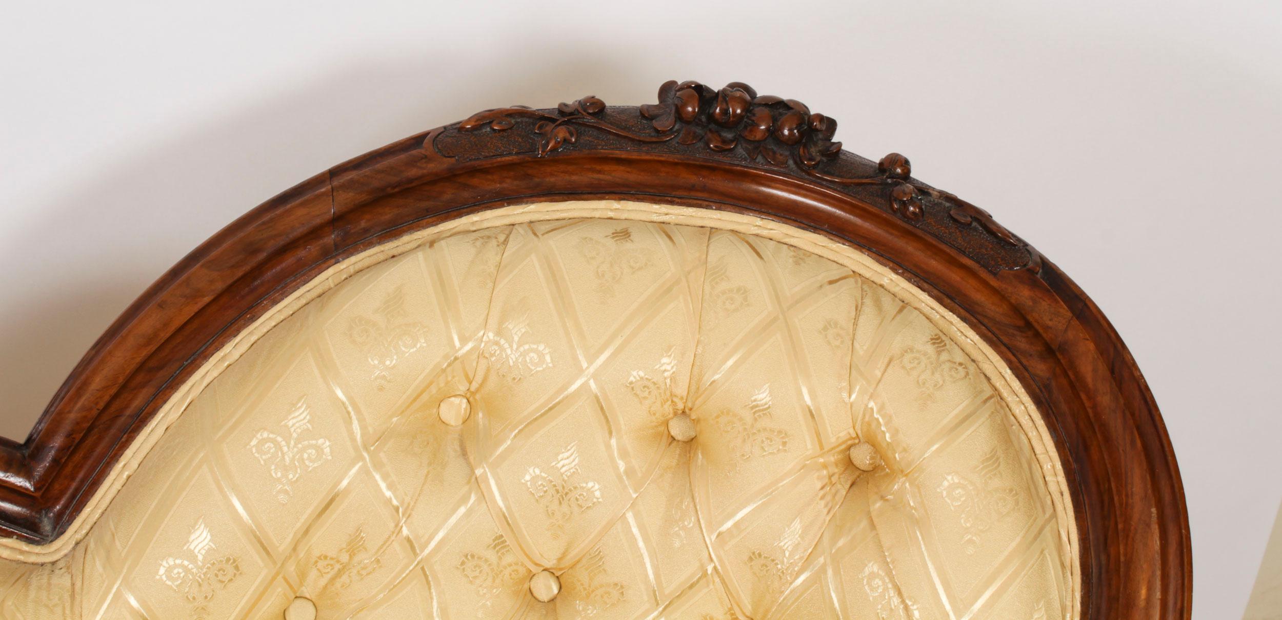 Antique Victorian Walnut Sofa Chaise Longue Settee 19th Century en vente 3