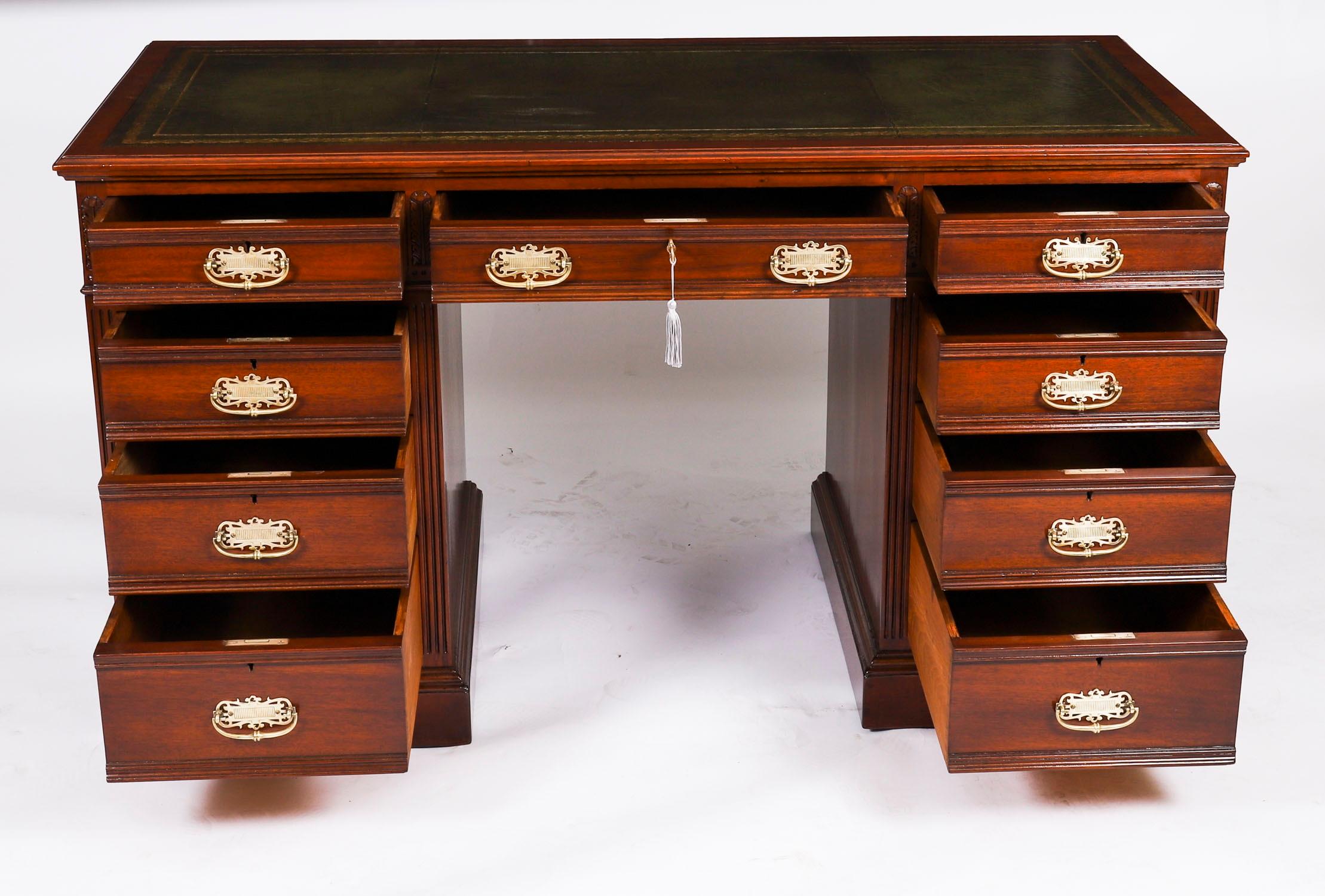 Ancien bureau victorien à deux pieds en noyer 19ème siècle en vente 3