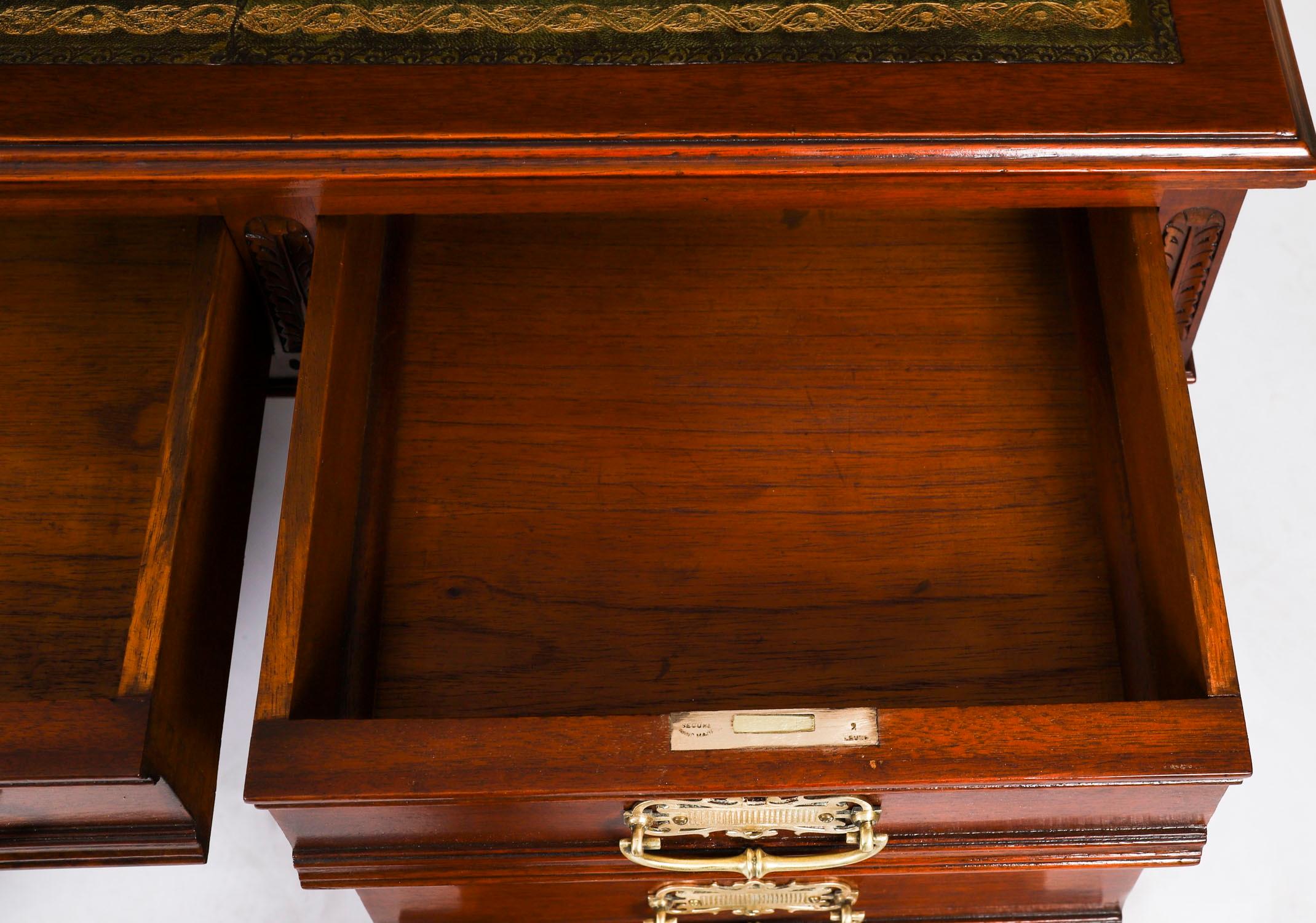 Ancien bureau victorien à deux pieds en noyer 19ème siècle en vente 4