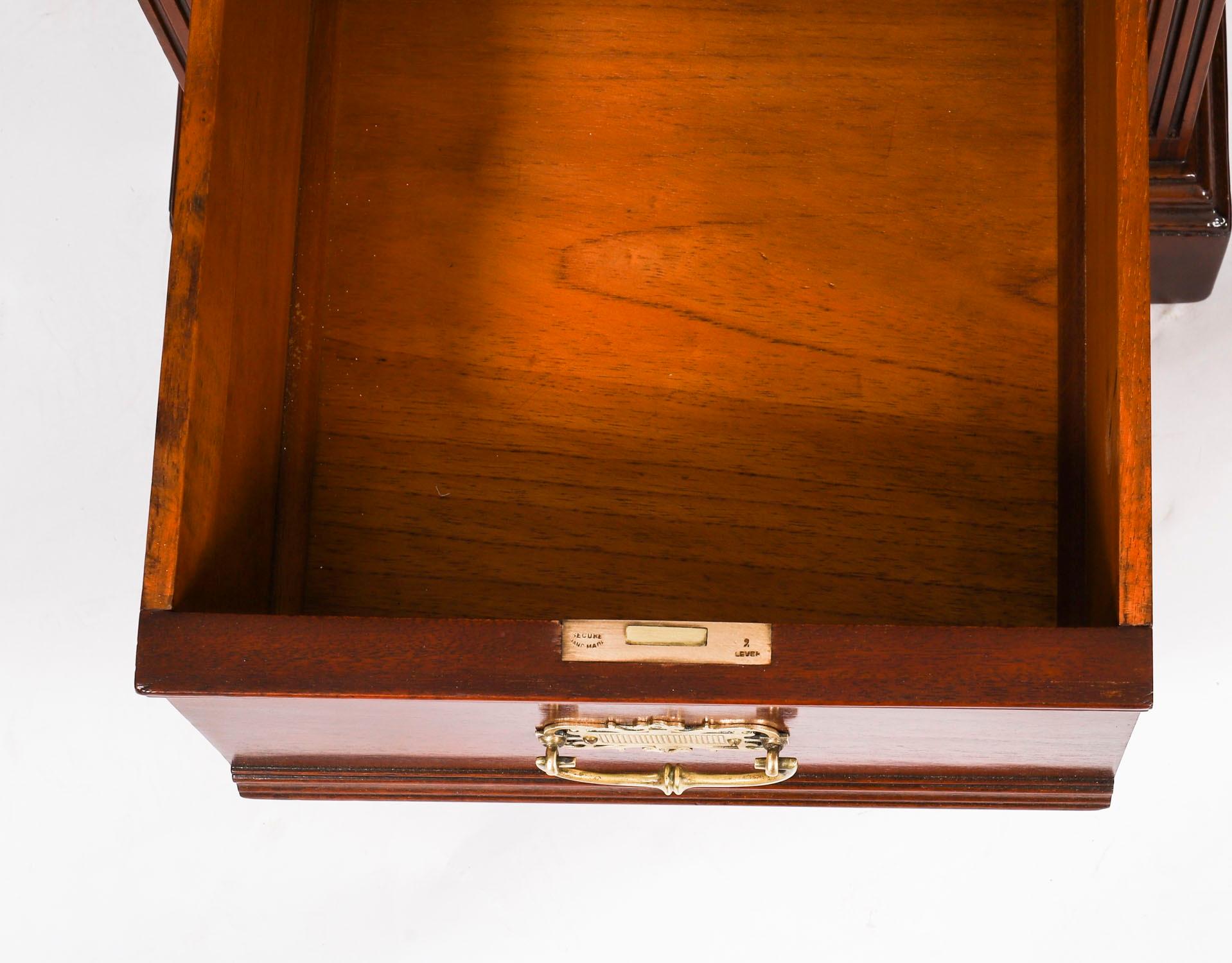 Ancien bureau victorien à deux pieds en noyer 19ème siècle en vente 9