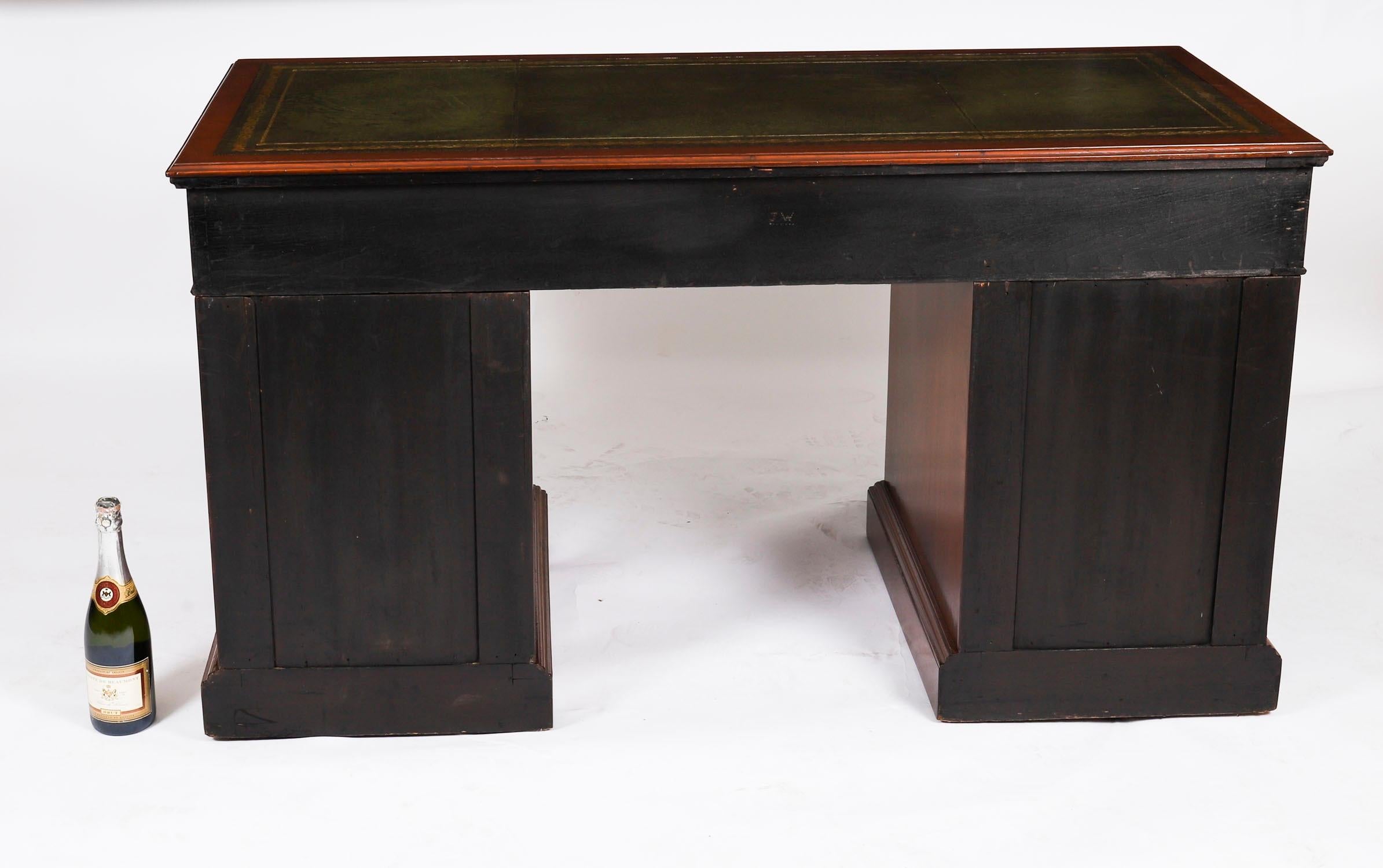 Ancien bureau victorien à deux pieds en noyer 19ème siècle en vente 11