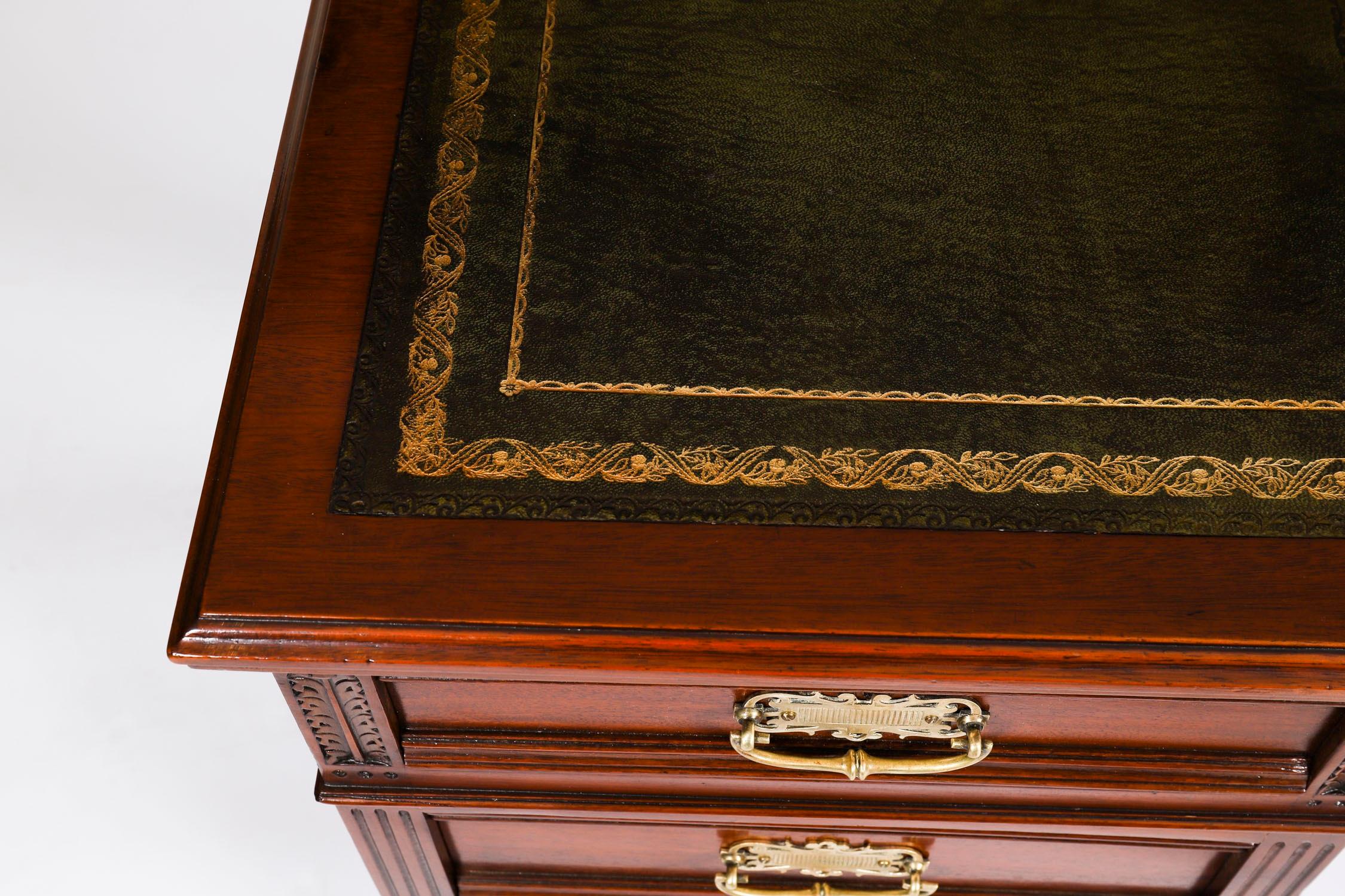 Ancien bureau victorien à deux pieds en noyer 19ème siècle Bon état - En vente à London, GB