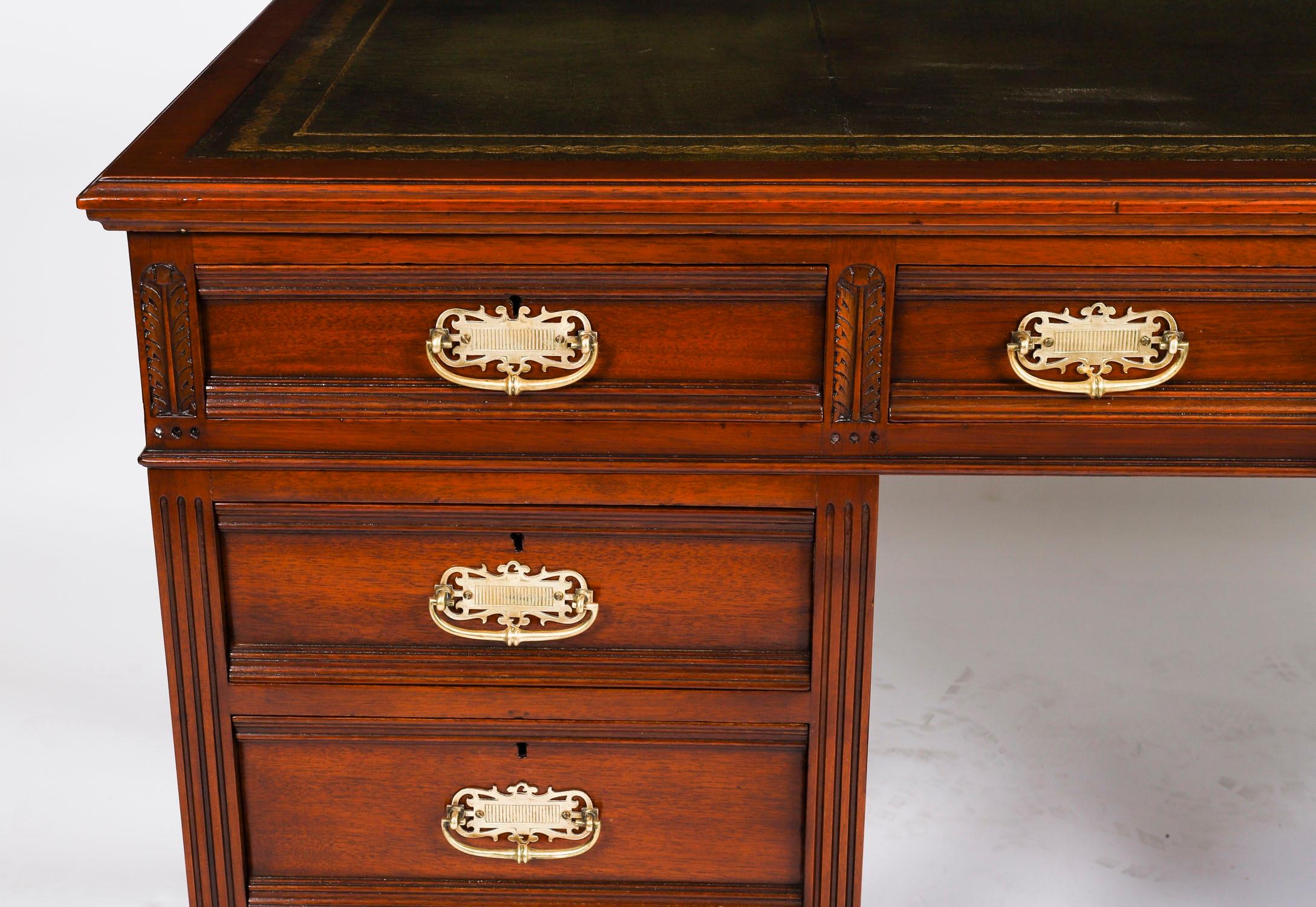 Ancien bureau victorien à deux pieds en noyer 19ème siècle en vente 2