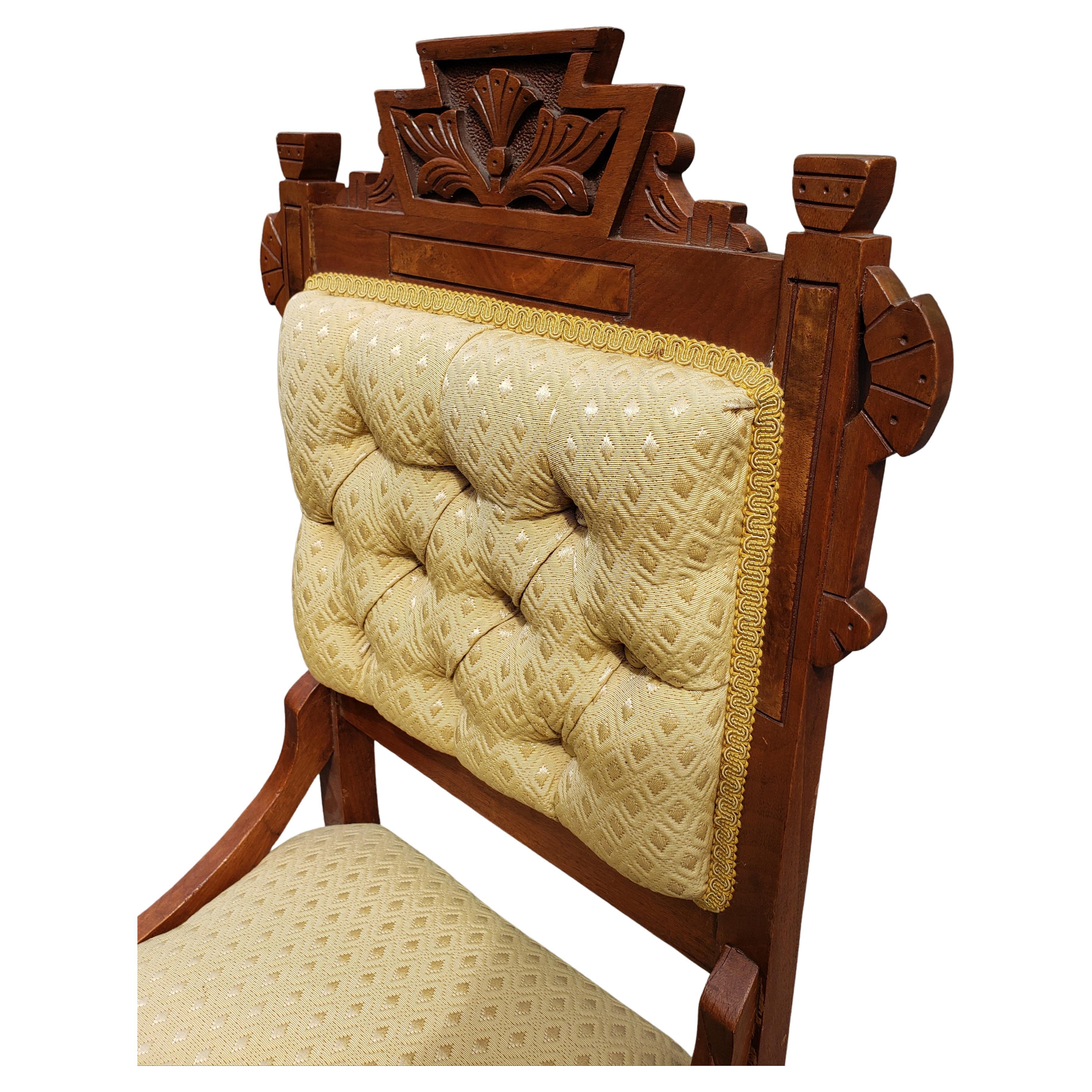 Antiker viktorianischer gepolsterter getufteter Parlor-Stuhl aus Nussbaum, um 1880 (Viktorianisch) im Angebot