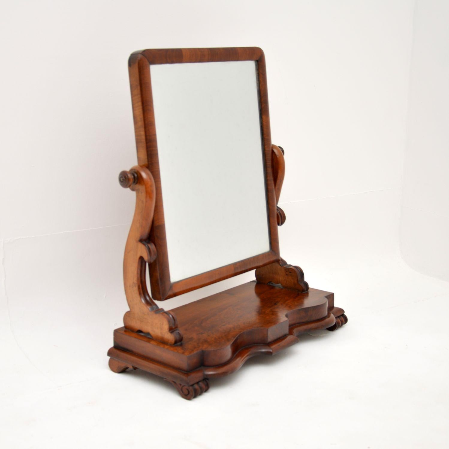 A wonderful antique Victorian walnut vanity mirror. This was made in England, it dates from around the 1860-1880 period.

This is really well made, it is a useful and versatile item. Designed to go on top of a dressing chest or in a toilet, this can