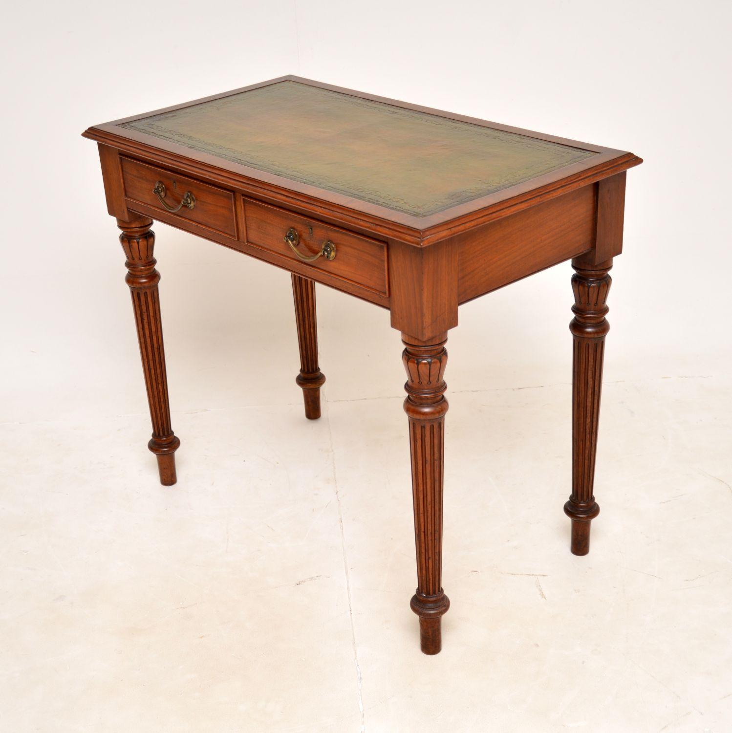 Antique Victorian Walnut Writing Table / Desk In Good Condition In London, GB