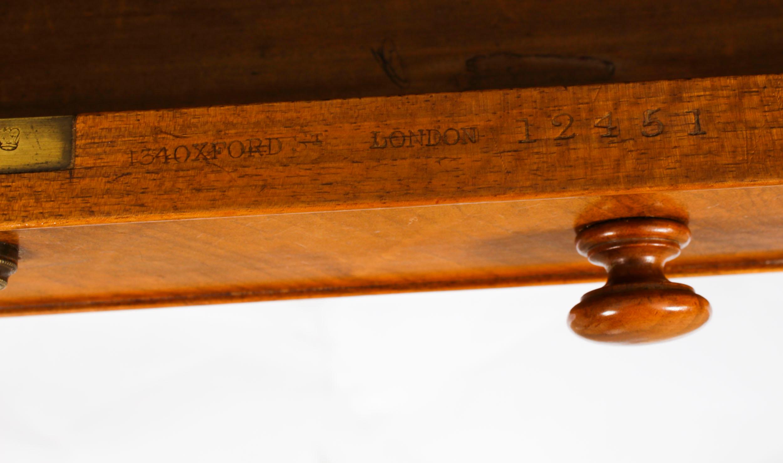 Antiker viktorianischer Schreibtisch aus Nussbaumholz Hindley & Sons, 19. Jahrhundert im Angebot 7