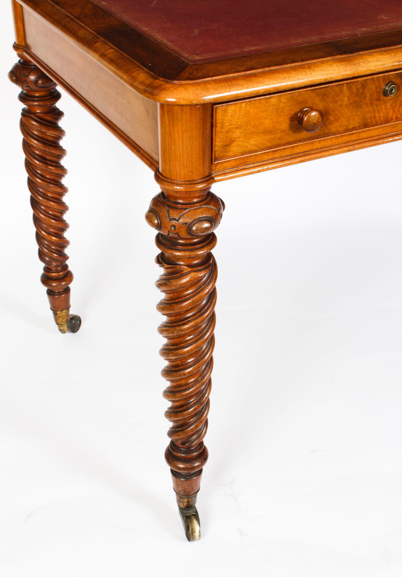 Antiker viktorianischer Schreibtisch aus Nussbaumholz Hindley & Sons, 19. Jahrhundert im Angebot 9