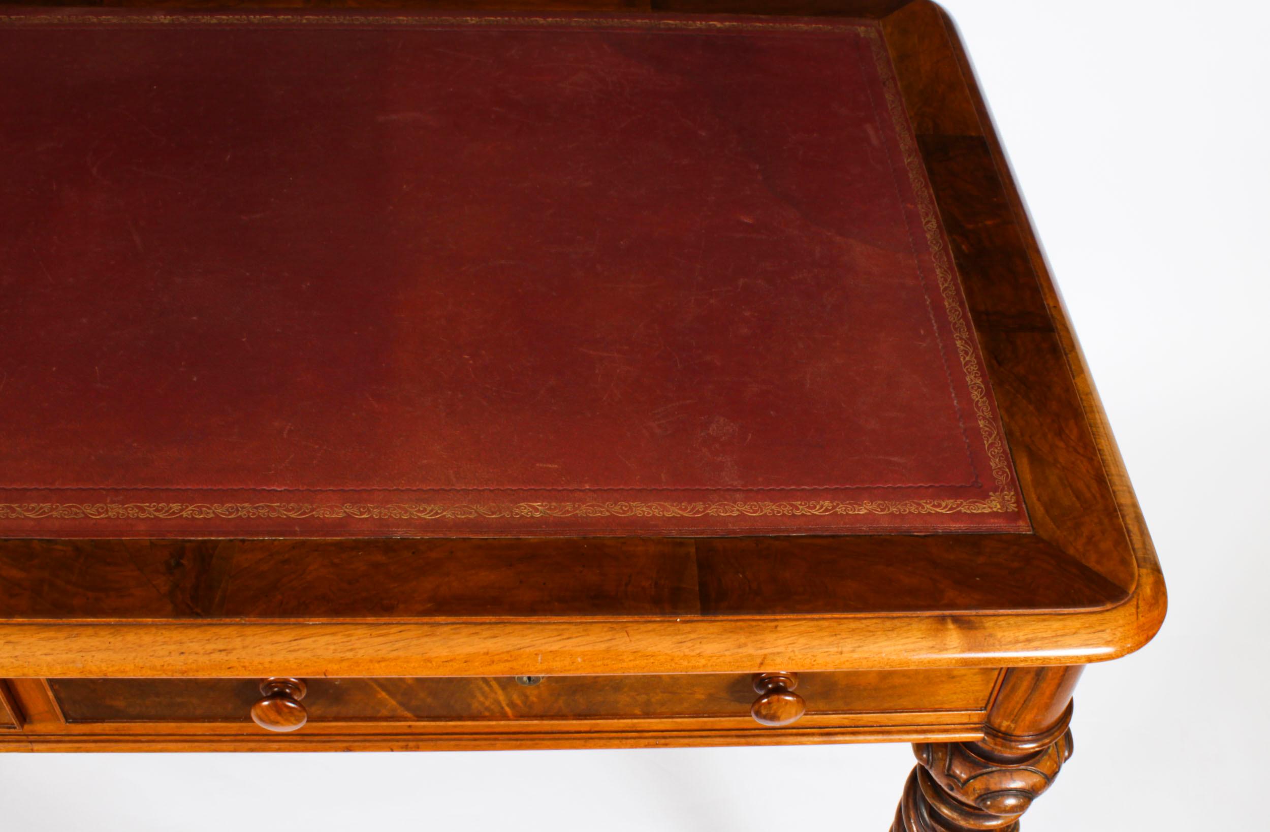 Antiker viktorianischer Schreibtisch aus Nussbaumholz Hindley & Sons, 19. Jahrhundert im Zustand „Gut“ im Angebot in London, GB