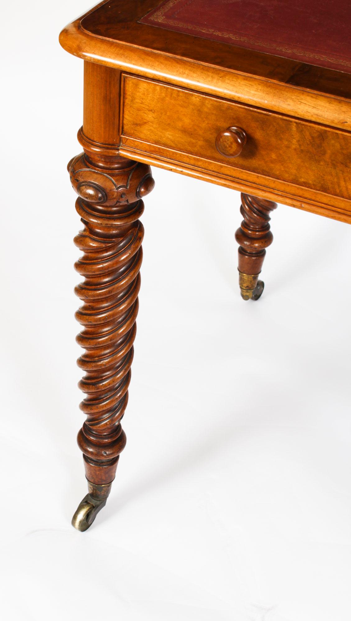 Ancienne table à écrire victorienne en noyer Bureau Hindley & Sons 19ème siècle en vente 2