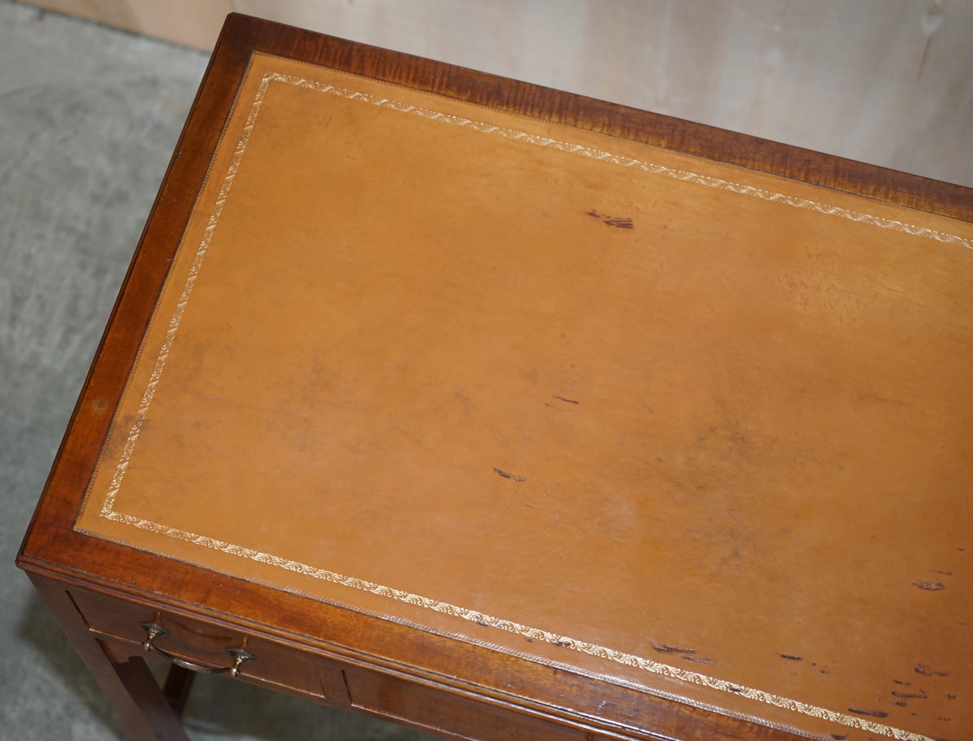 Ancien bureau d'horloger victorien de style géorgien en bois de feuillus et cuir brun en vente 1