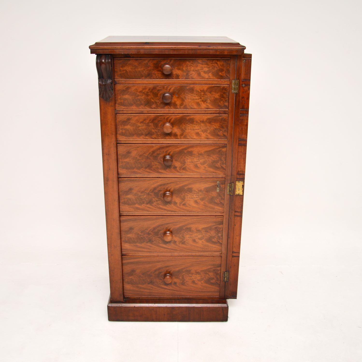 Antique Victorian Wellington Chest of Drawers In Good Condition For Sale In London, GB