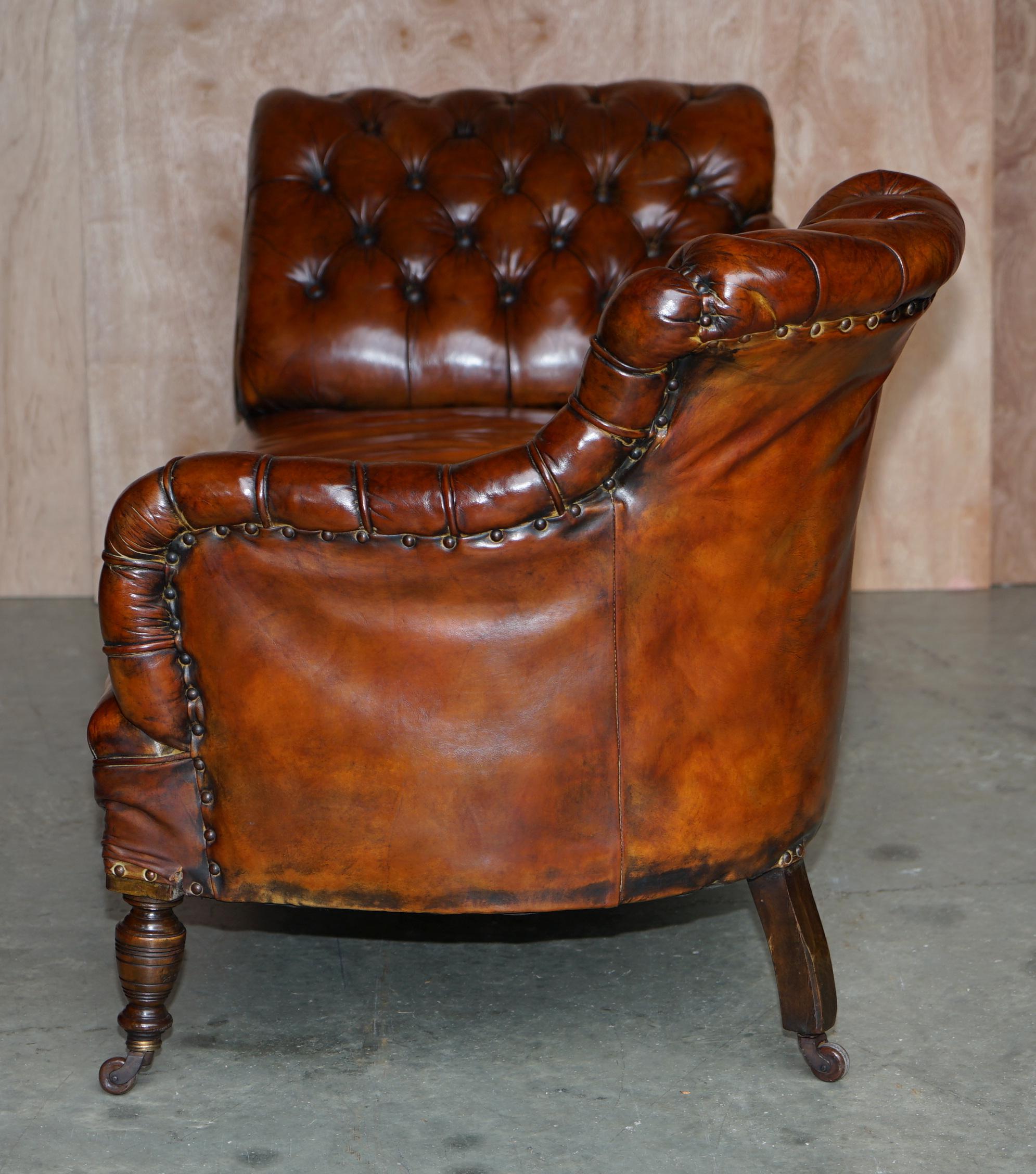 Antike viktorianische geschwungene Chesterfield Sofa Chaise Lounge aus braunem Leder, restauriert im Angebot 6