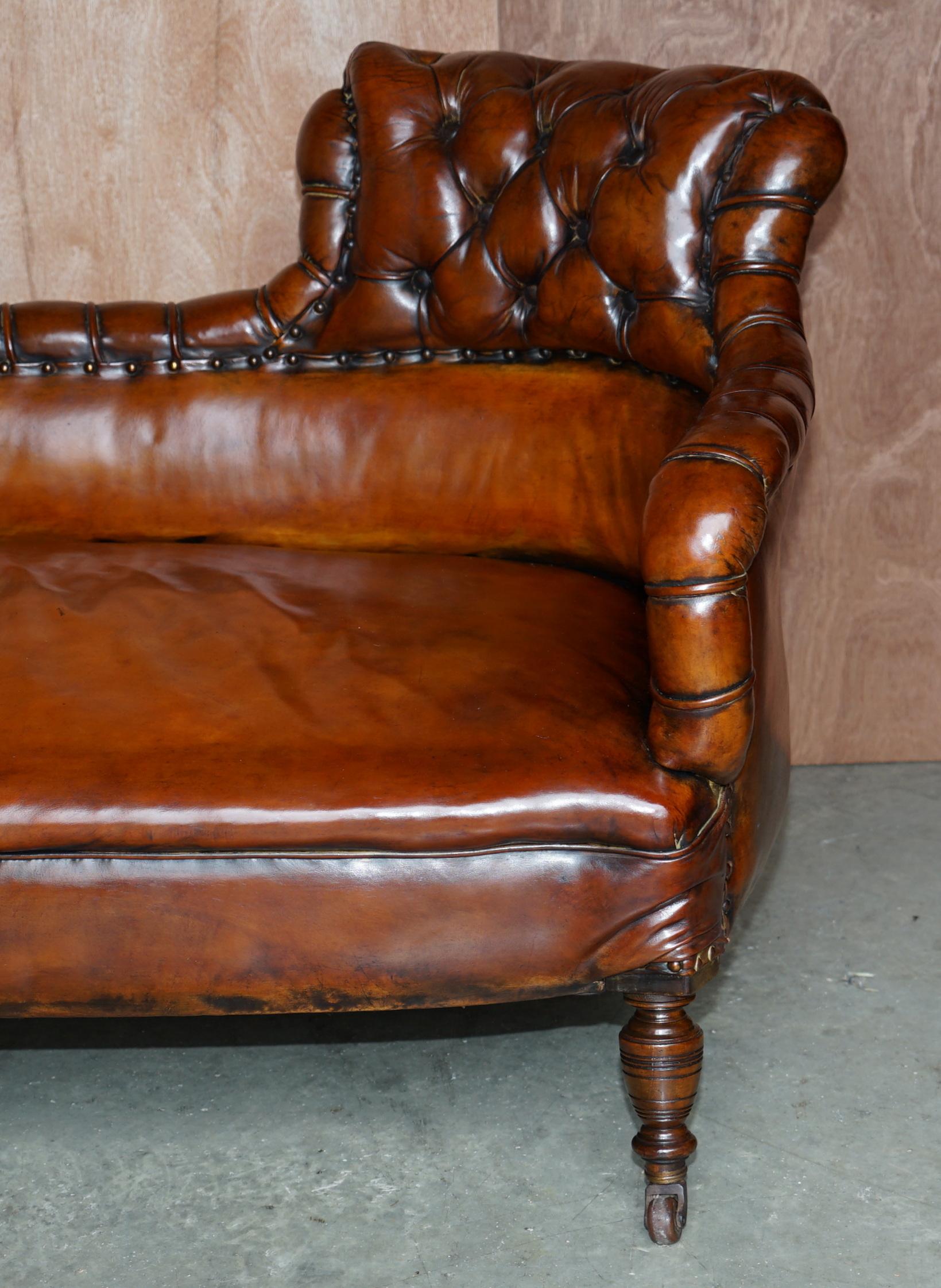 Antike viktorianische geschwungene Chesterfield Sofa Chaise Lounge aus braunem Leder, restauriert im Angebot 3
