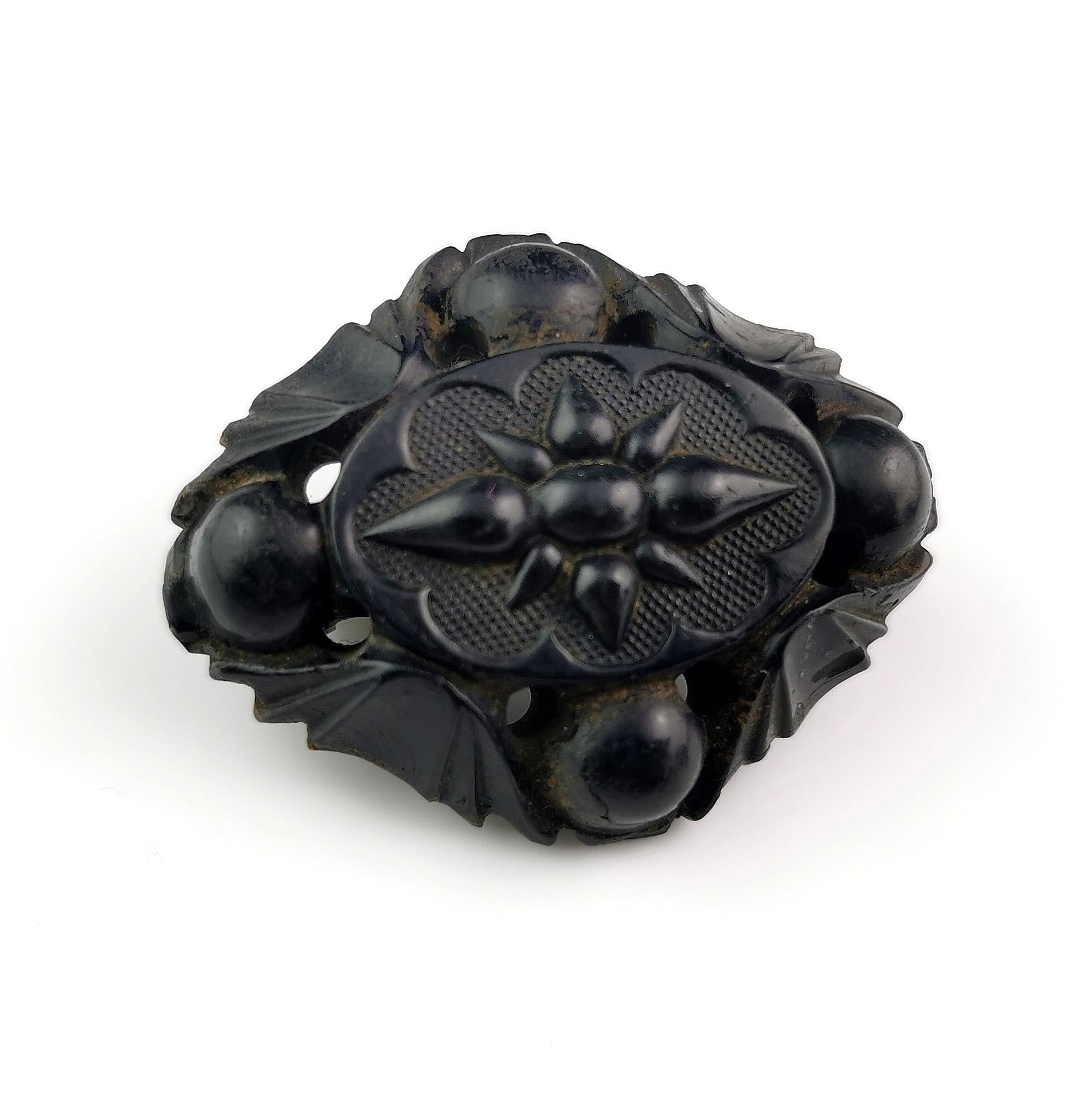 Women's Antique Victorian Whitby Jet brooch  For Sale
