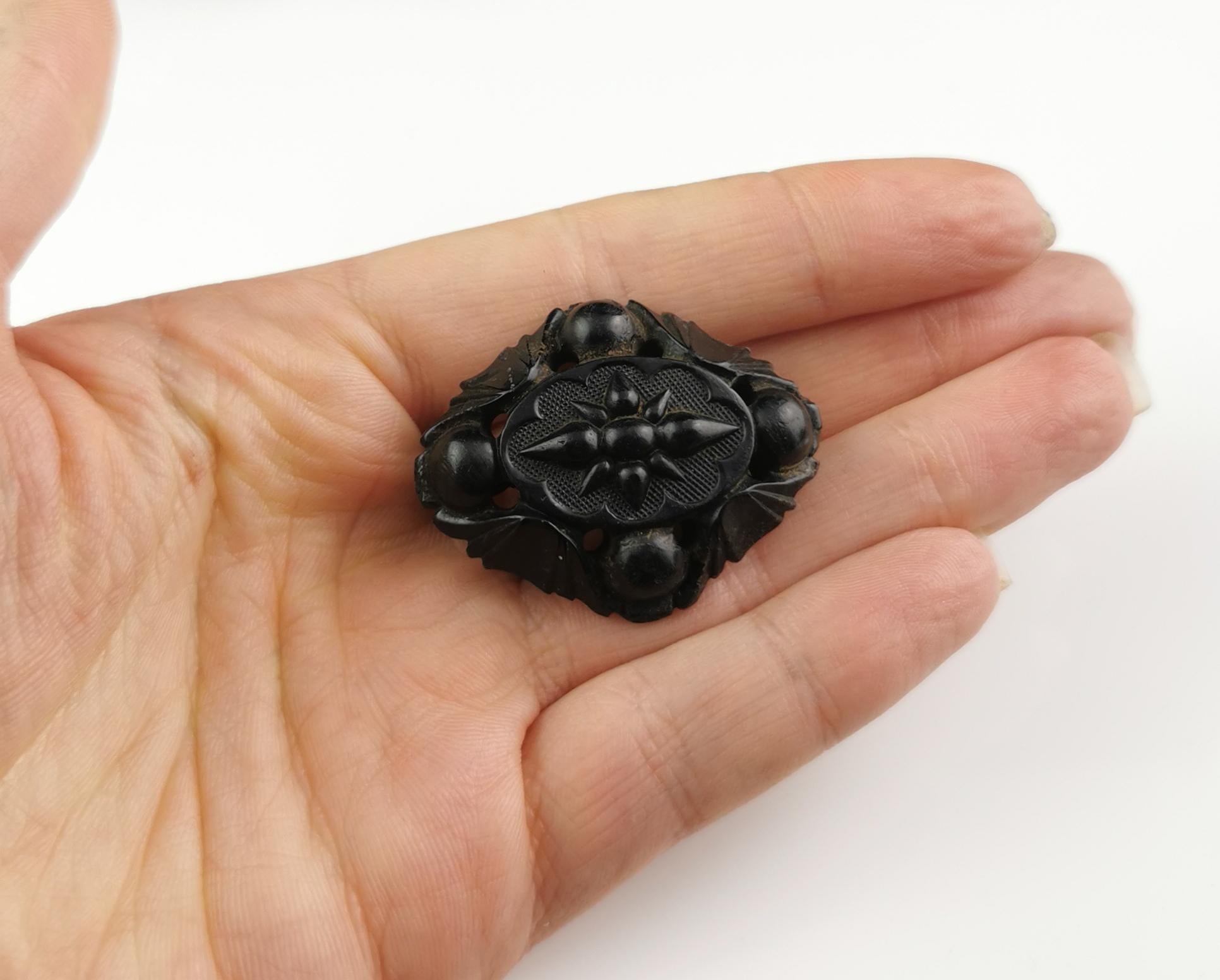 Antique Victorian Whitby Jet brooch  For Sale 1