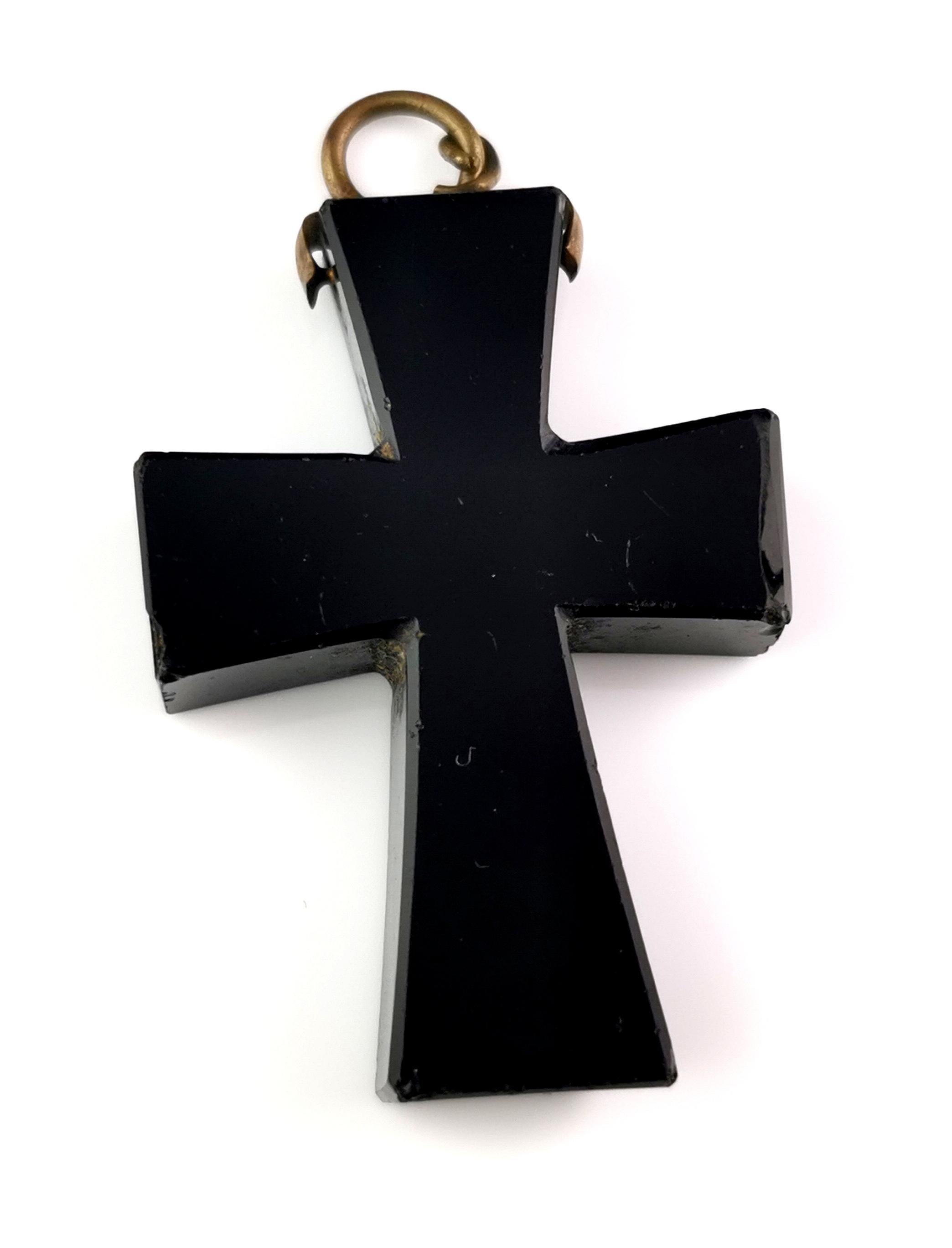 Pendentif victorien ancien en forme de croix de jais Whitby  1