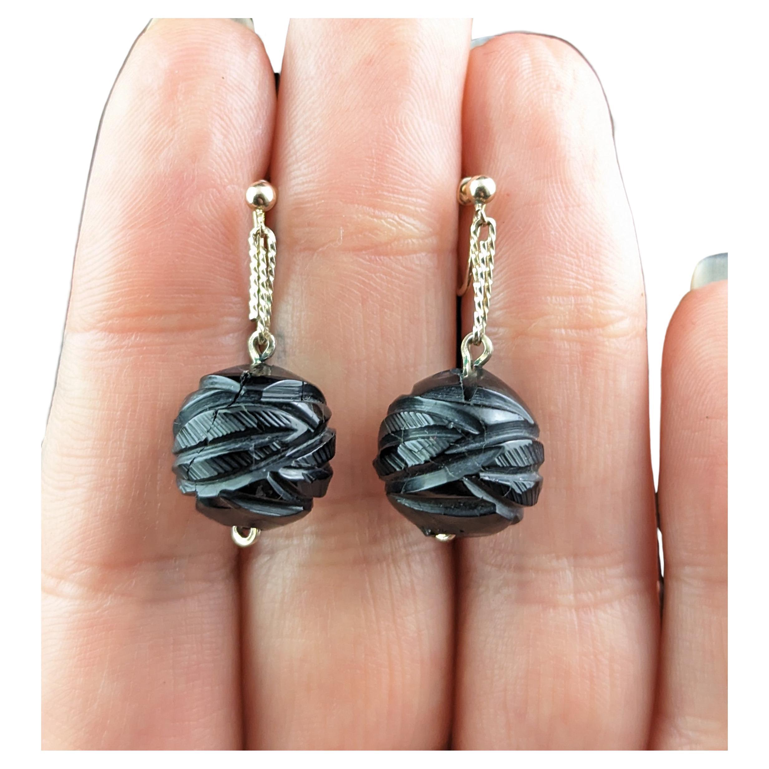 Boucles d'oreilles victoriennes anciennes Whitby Jet en or 9 carats, dos à vis 