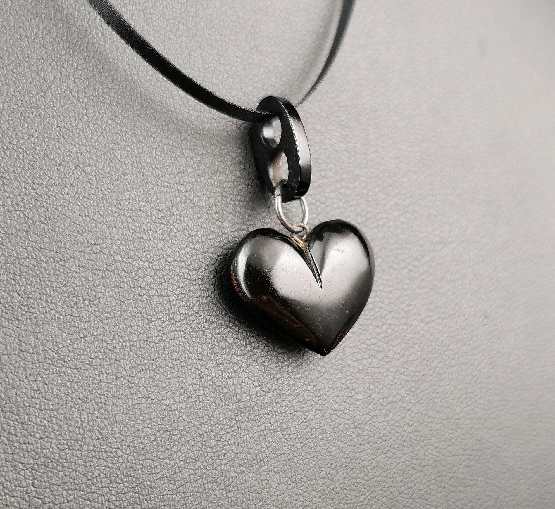 Antique Victorian Whitby Jet heart pendant, Puffy heart  For Sale 3