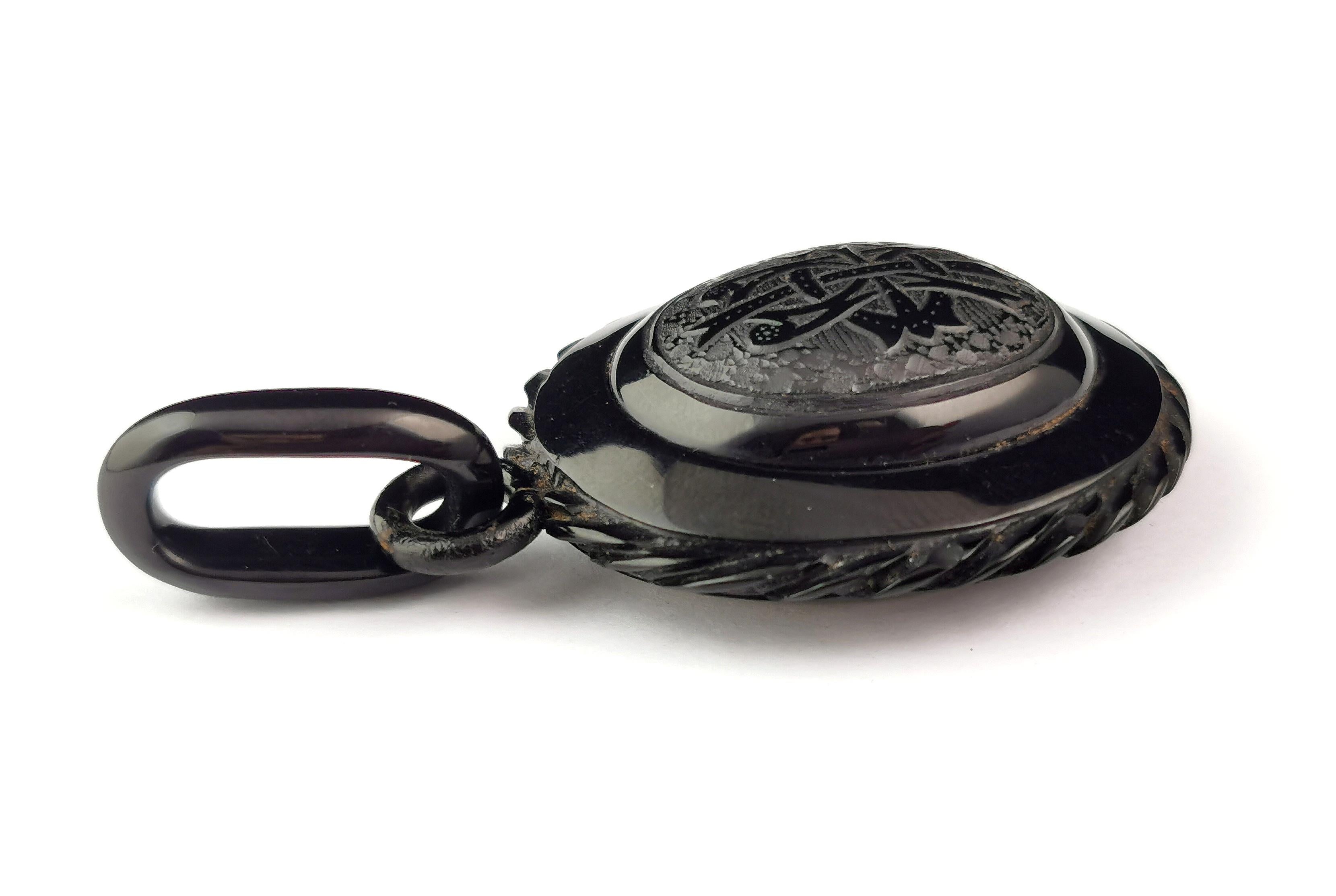 Antique Victorian Whitby Jet mourning locket, AEI, hairwork  For Sale 7