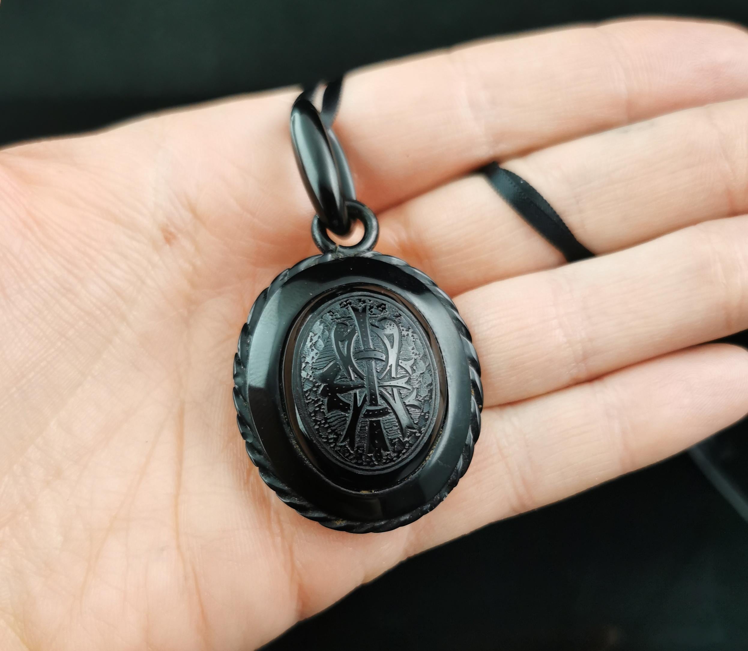 Antique Victorian Whitby Jet mourning locket, AEI, hairwork 5