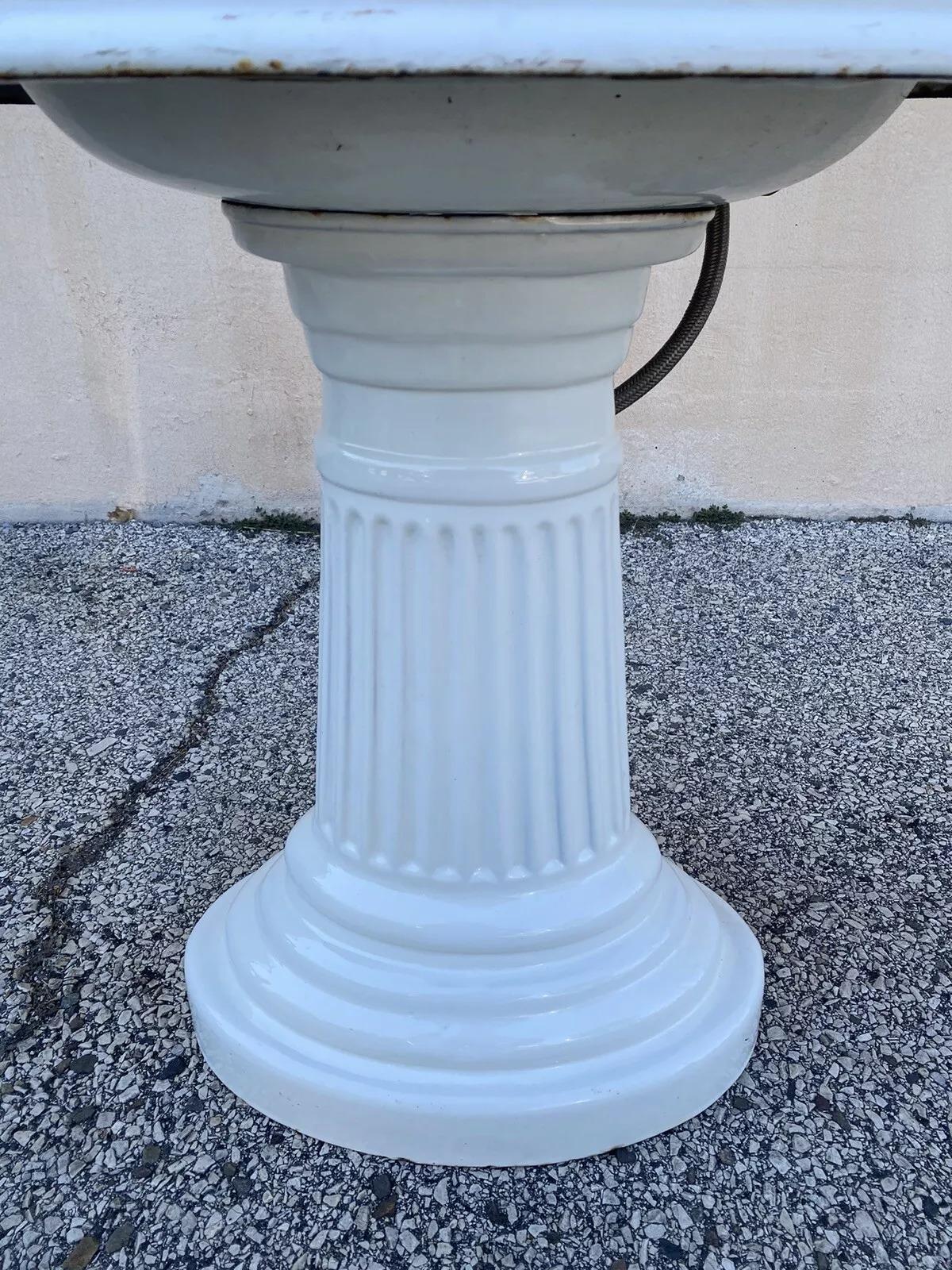 Antiguo Lavabo de Pedestal de Esmalte de Porcelana de Hierro Fundido Blanco Victoriano en Bueno estado para la venta en Philadelphia, PA