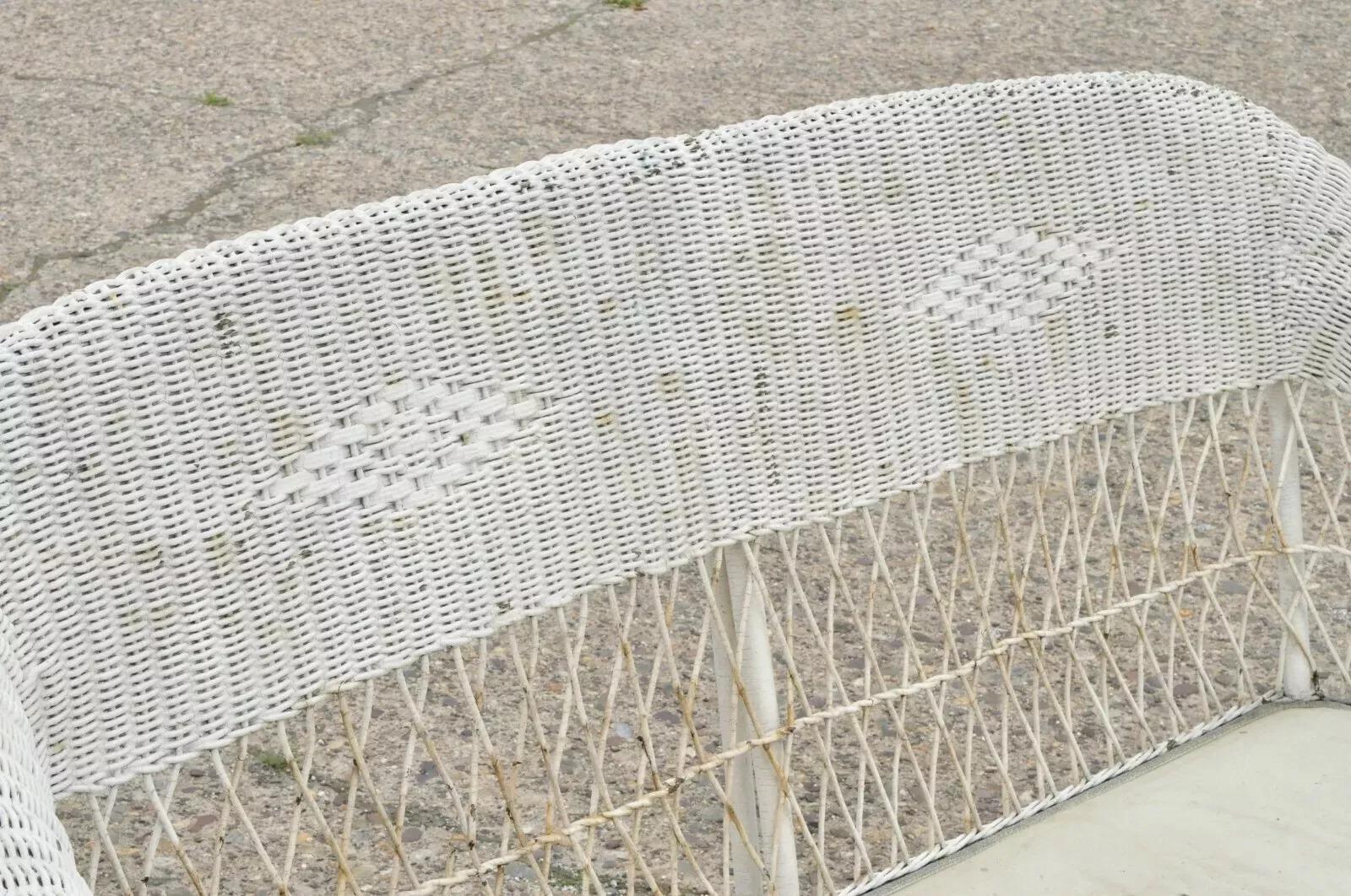 Antico Vittoriano in vimini e rattan per la stanza del sole Mobili da giardino Divano In condizioni buone in vendita a Philadelphia, PA