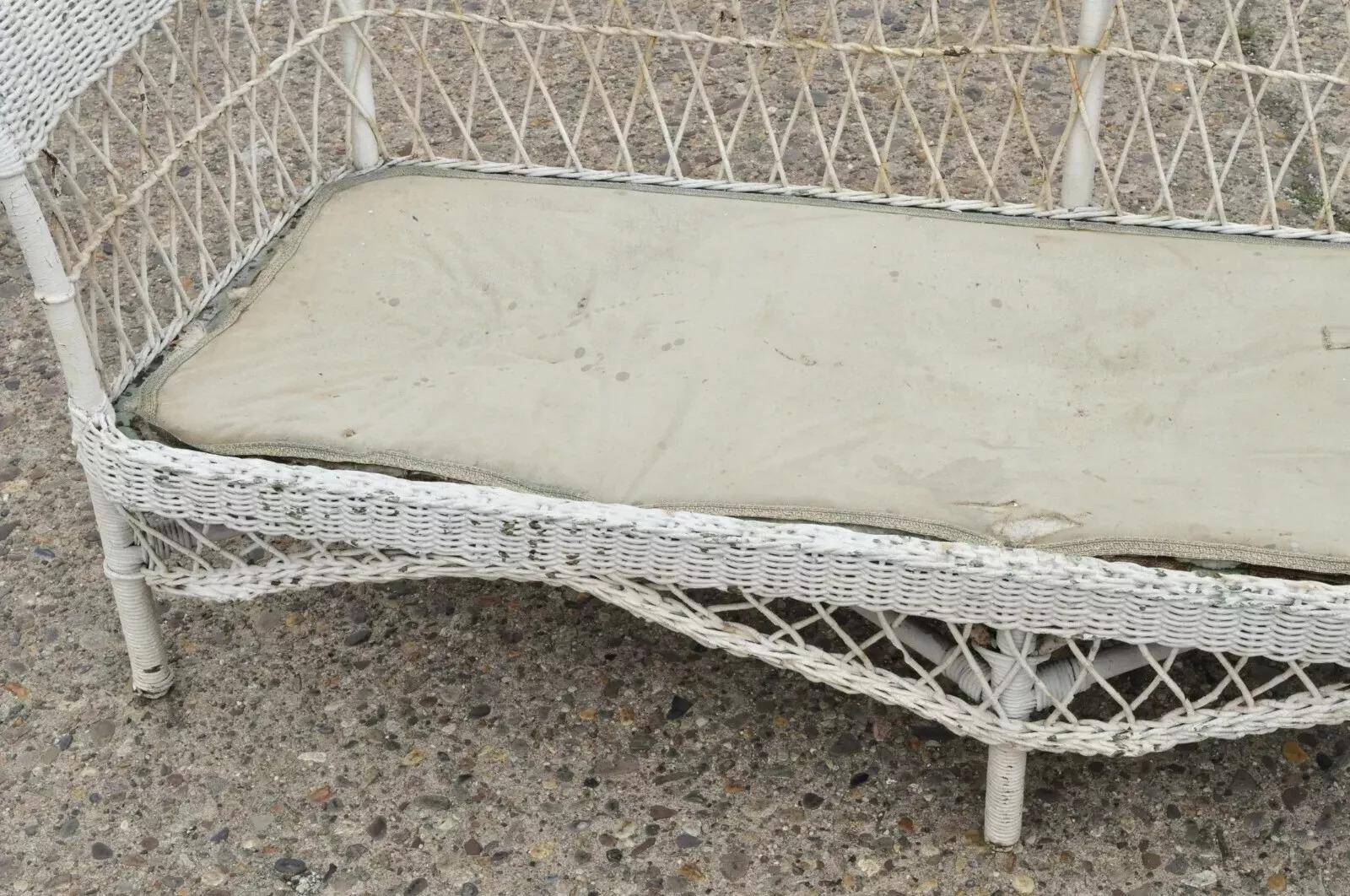 Antico Vittoriano in vimini e rattan per la stanza del sole Mobili da giardino Divano in vendita 2