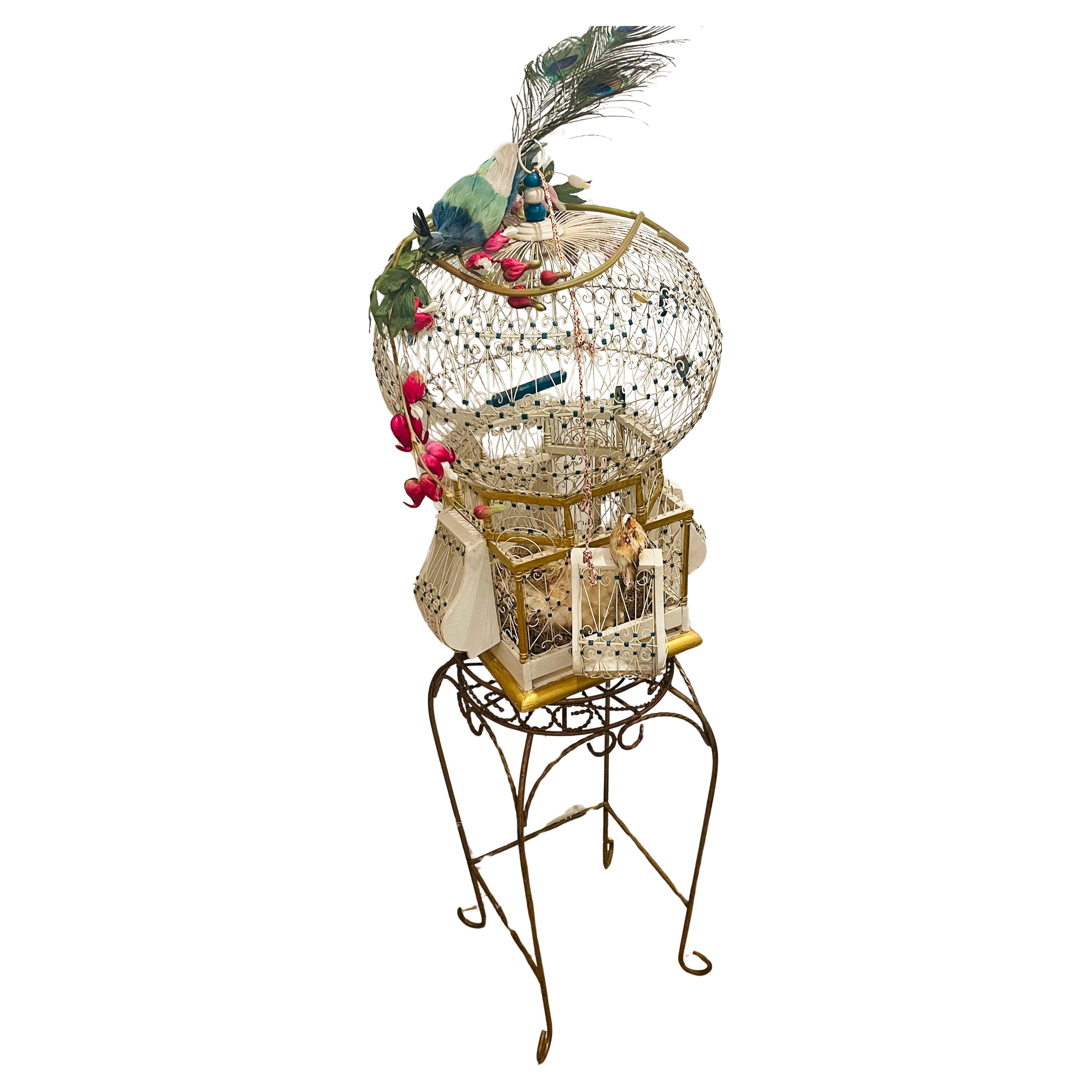 Antica gabbia per uccelli a cupola in filo di ferro vittoriano