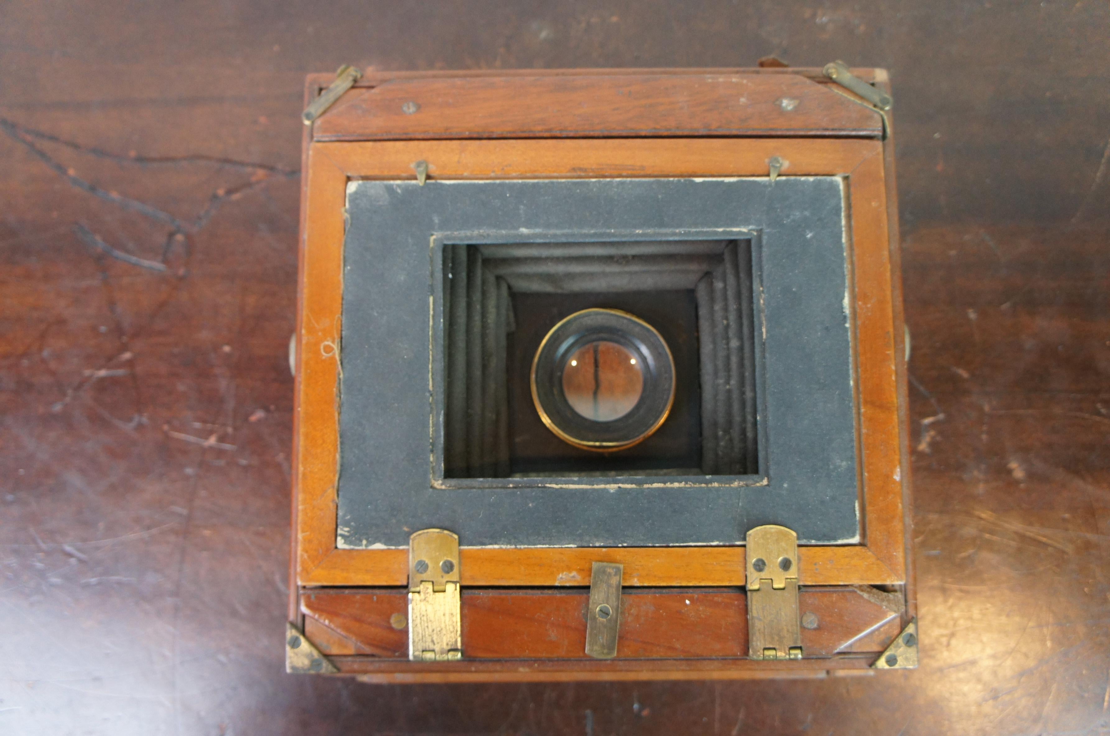 Antique Victorian Wood Brass Folding Bellows Optical Field Camera & Film Plates In Good Condition In Dayton, OH
