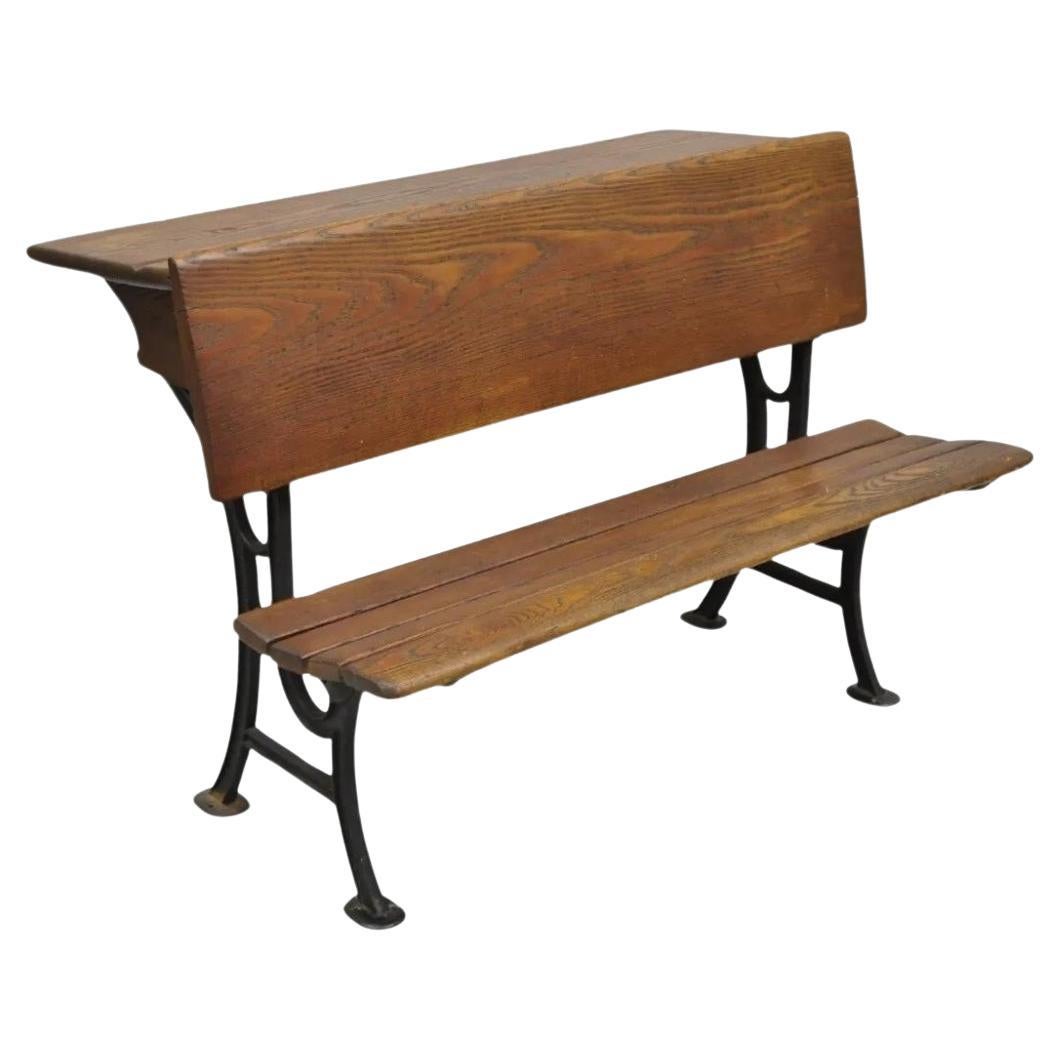 Bureau d'écolier victorien antique en bois et fonte pour enfants avec banc pliant