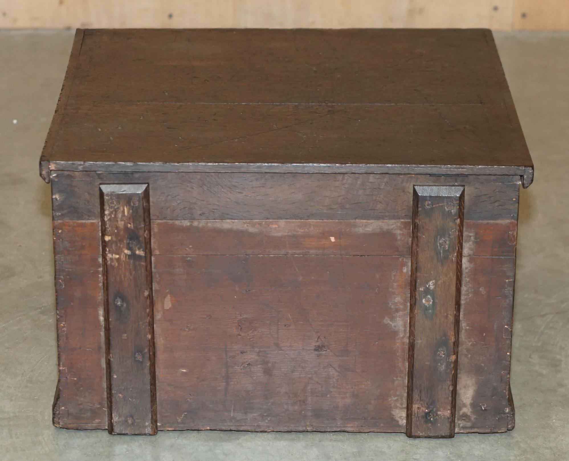 ANTIQUE ViCTORIAN WORSHIPFUL COMPANY OF SKINNERS CAMPAIGN CHEST PART OF A SUITE For Sale 3