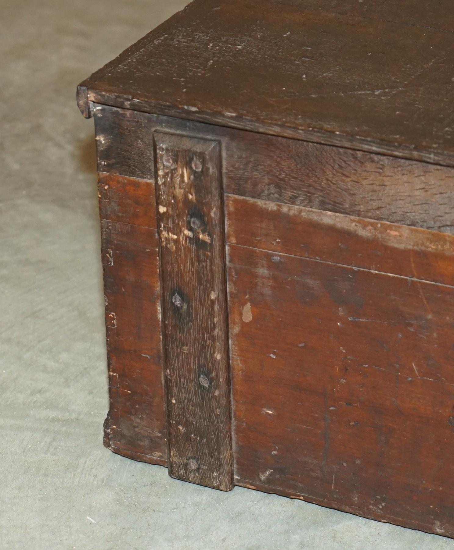 ANTIQUE ViCTORIAN WORSHIPFUL COMPANY OF SKINNERS CAMPAIGN CHEST PART OF A SUITE For Sale 4