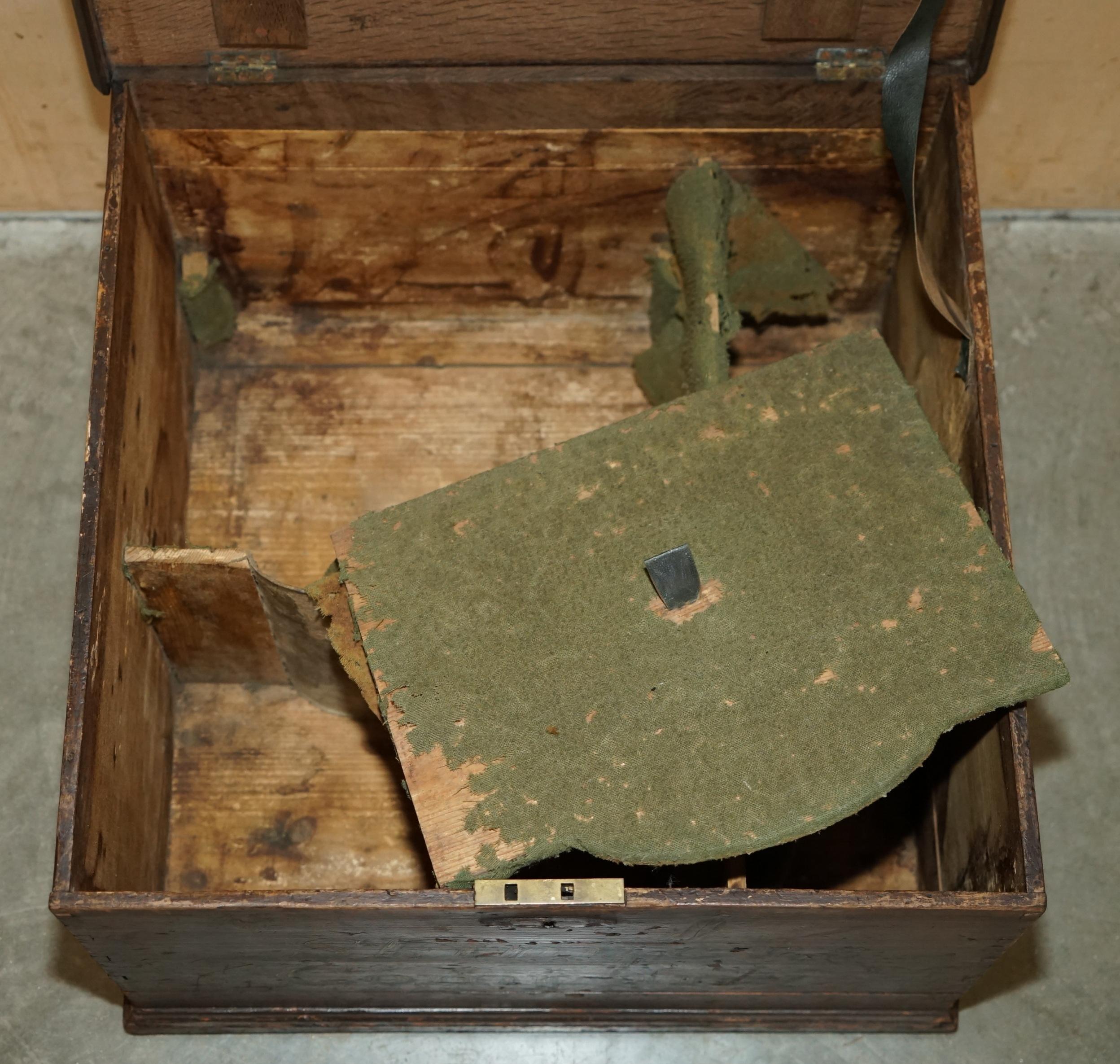 ANTIQUE ViCTORIAN WORSHIPFUL COMPANY OF SKINNERS CAMPAIGN CHEST PART OF A SUITE For Sale 9