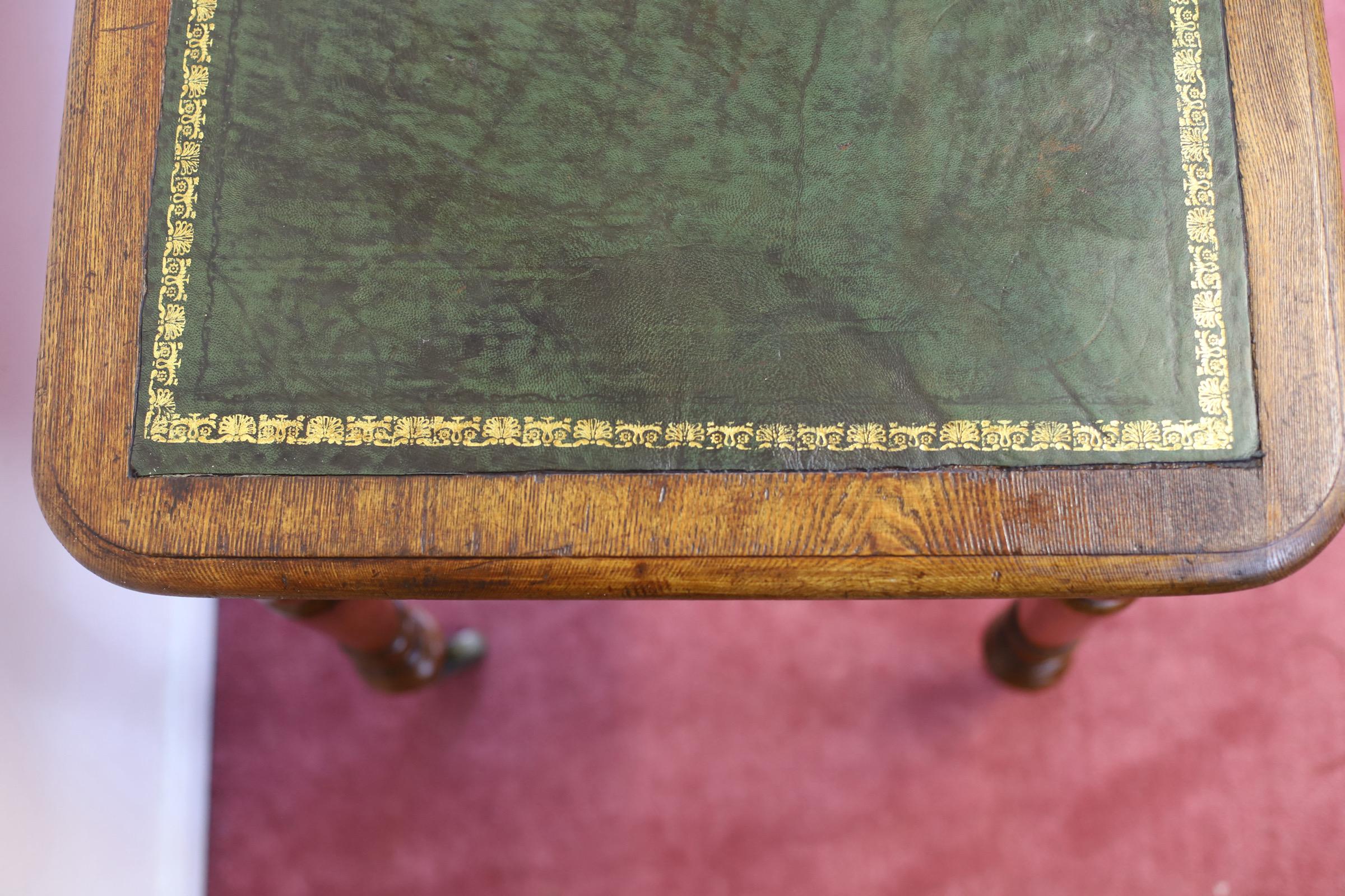 Antiker viktorianischer Schreibtisch  im Angebot 9