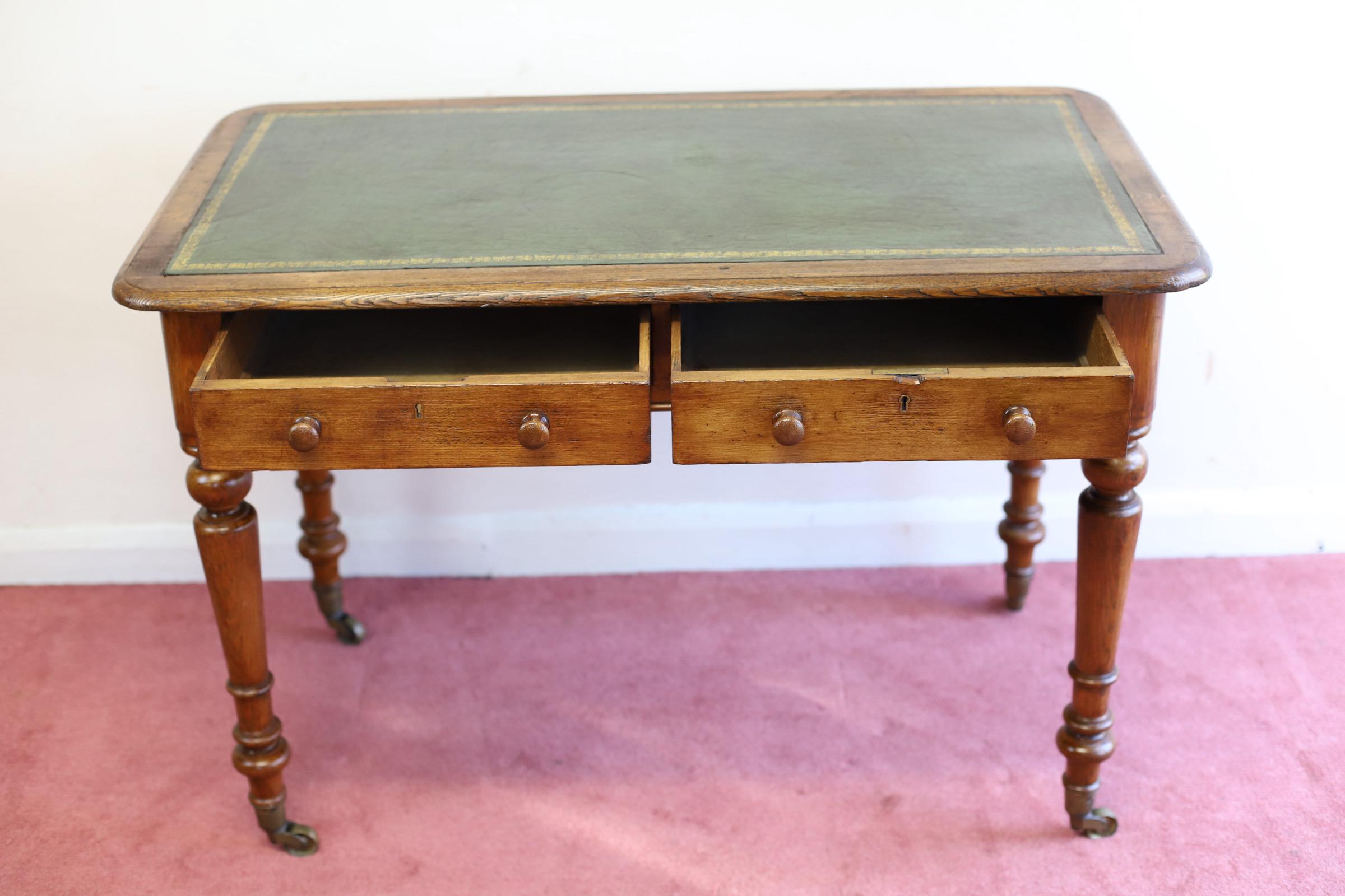Antique Victorian Writing Desk  In Good Condition For Sale In Crawley, GB
