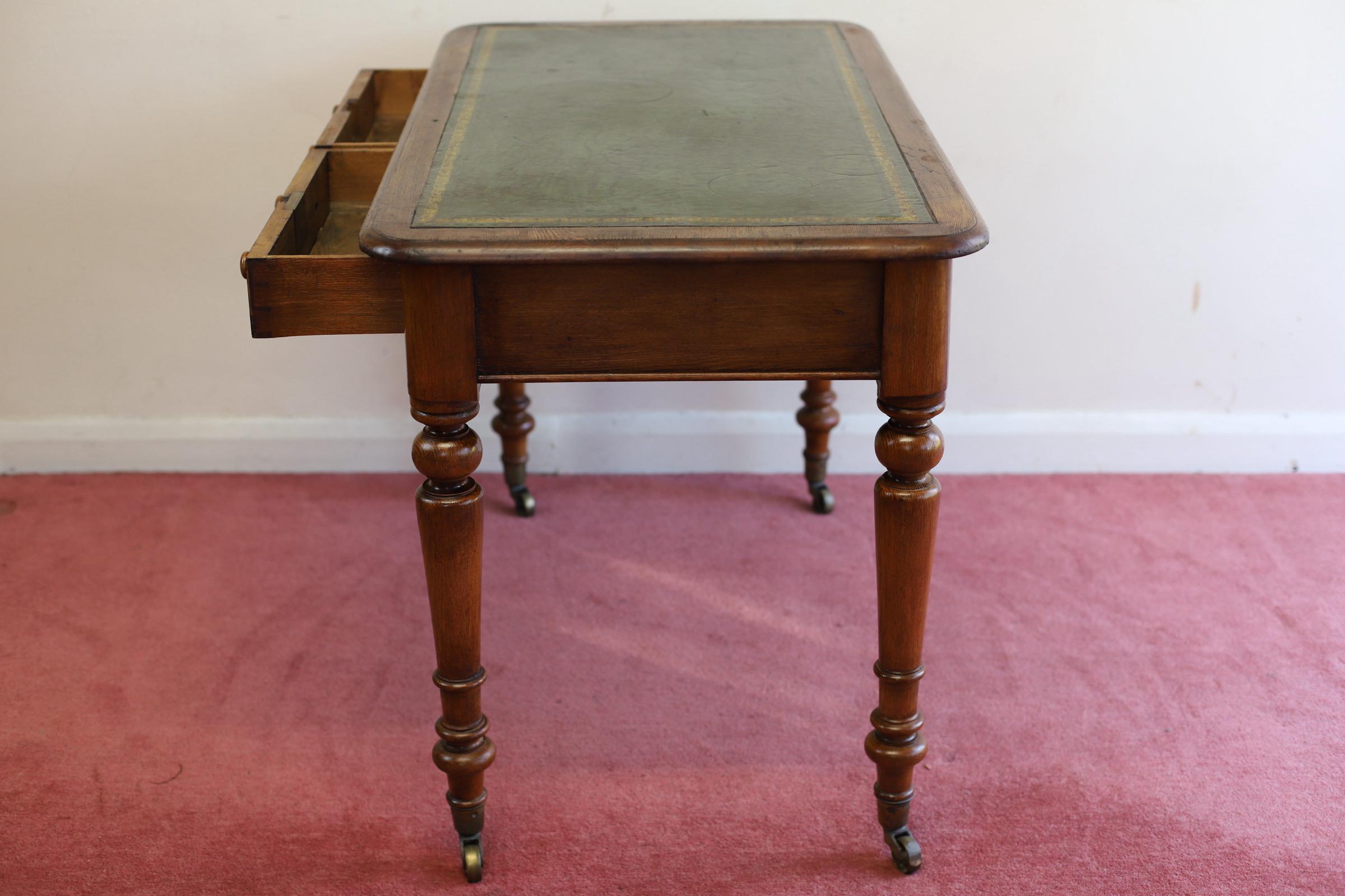 Antiker viktorianischer Schreibtisch  im Angebot 2