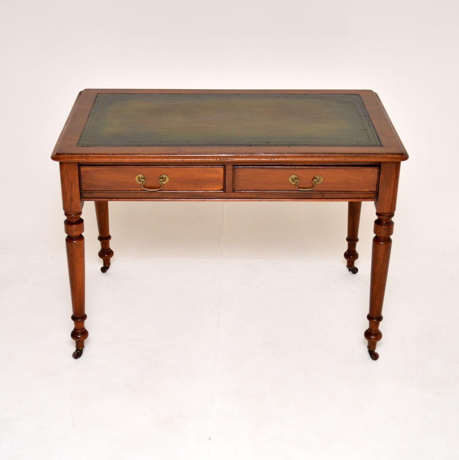 A very fine quality antique Victorian writing desk. This was made in England, it dates from the 1880-1890 period.
It is very well made and is a useful size, with a polished back so it can be used as a free standing item. It sits on finely turned